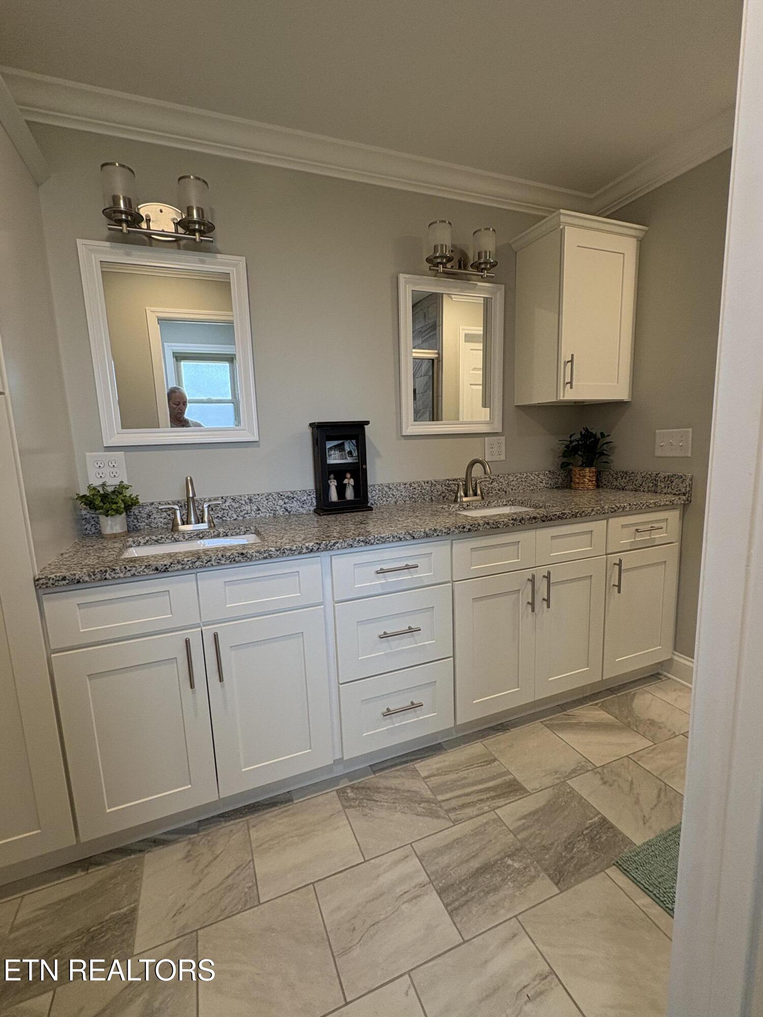 2001 Evergreen Circle Lenoir City TN 37772