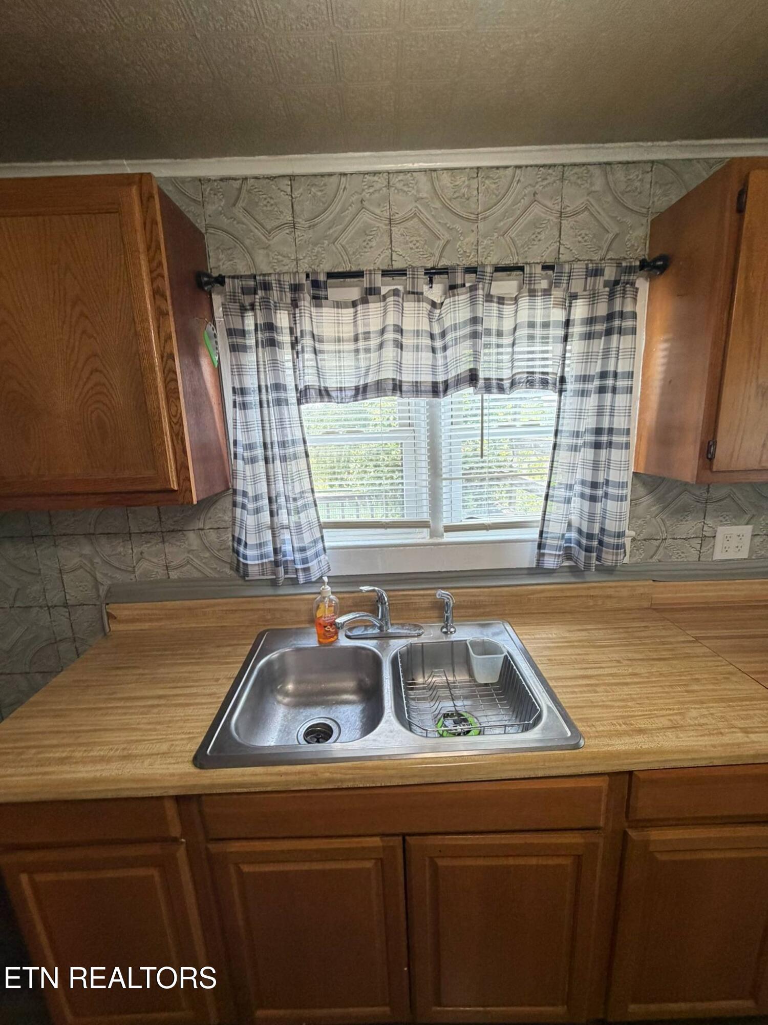623 Mcvey Road Tazewell TN 37879