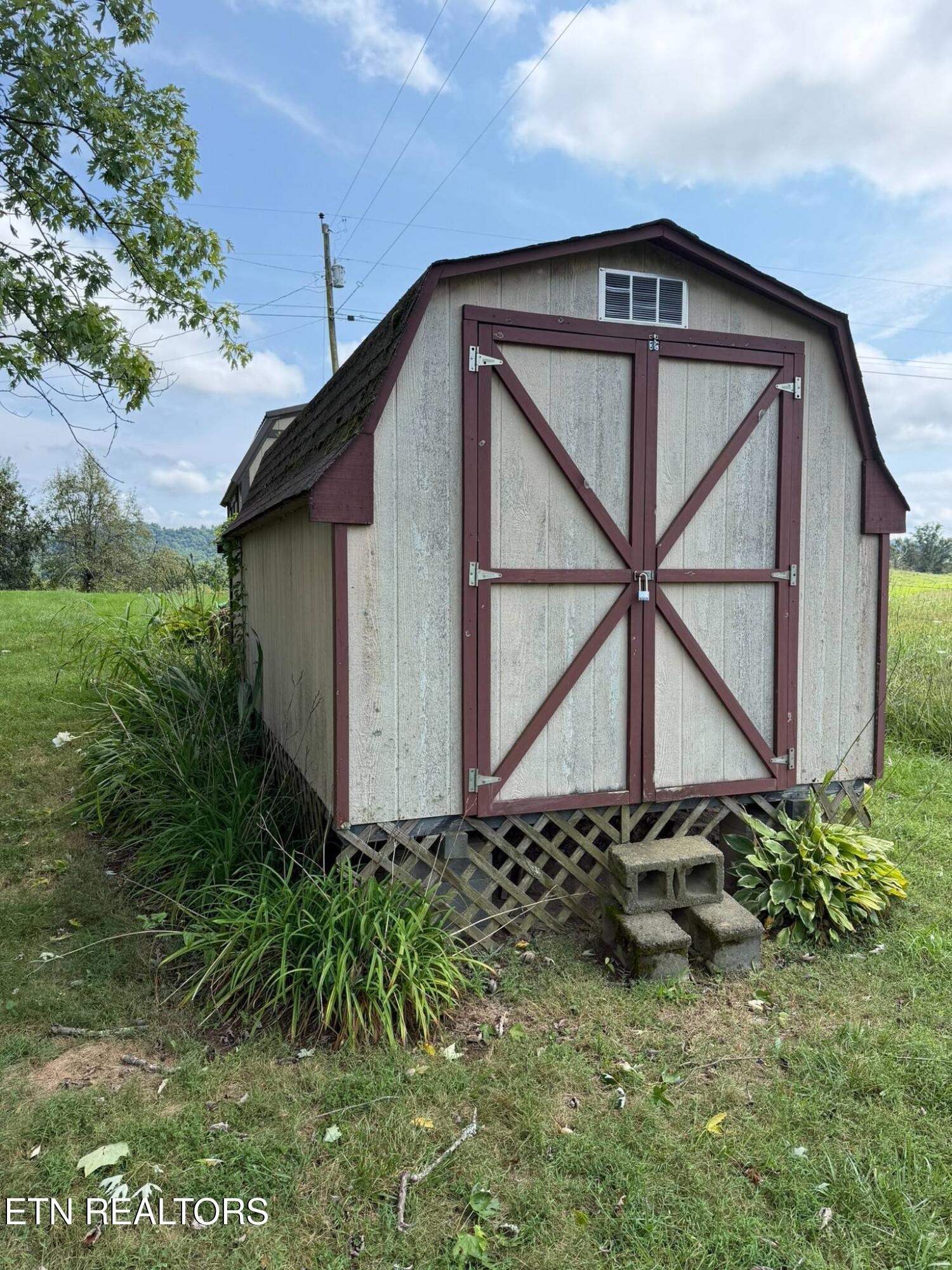 623 Mcvey Road Tazewell TN 37879