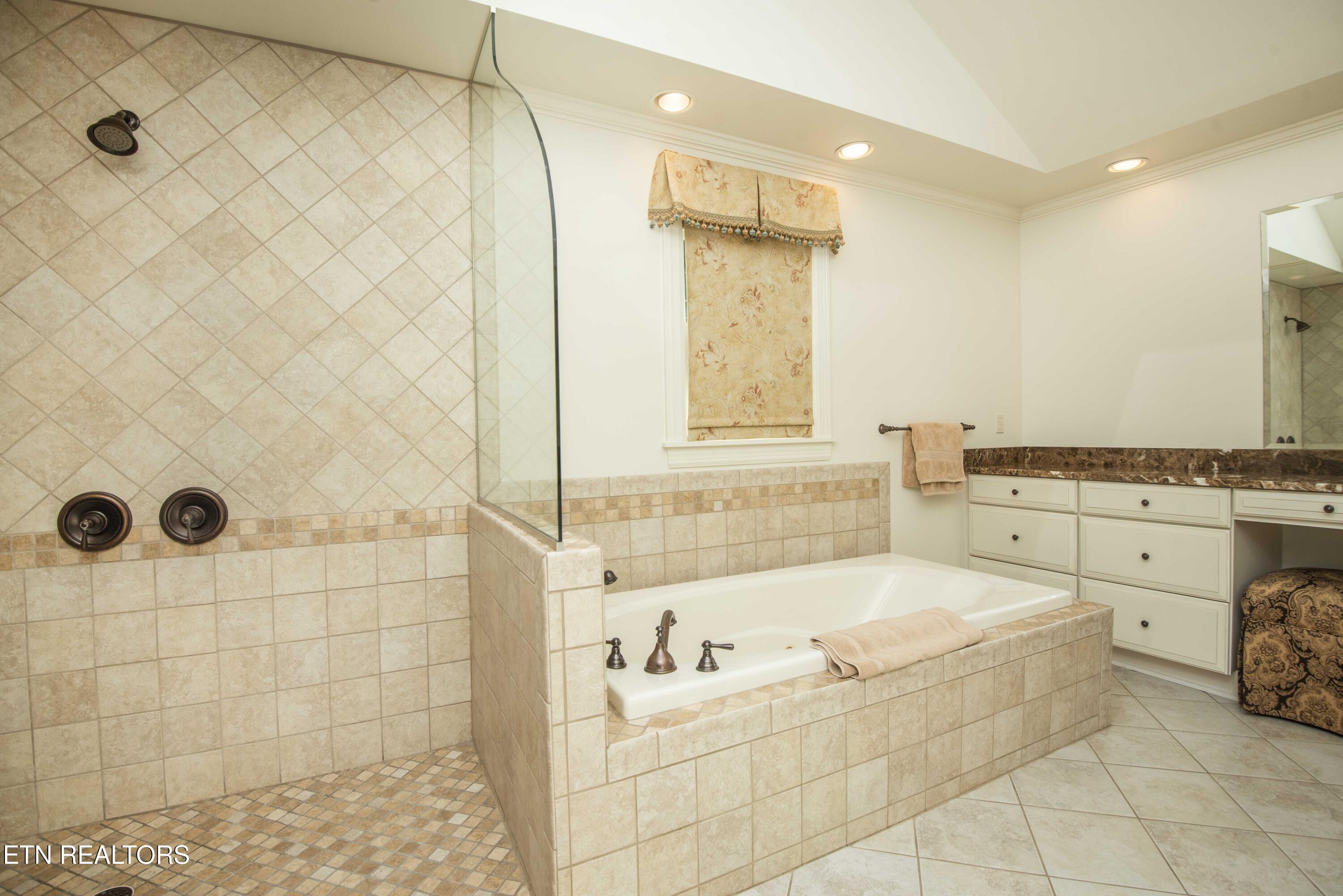902 Twin Coves Circle Lenoir City TN 37772