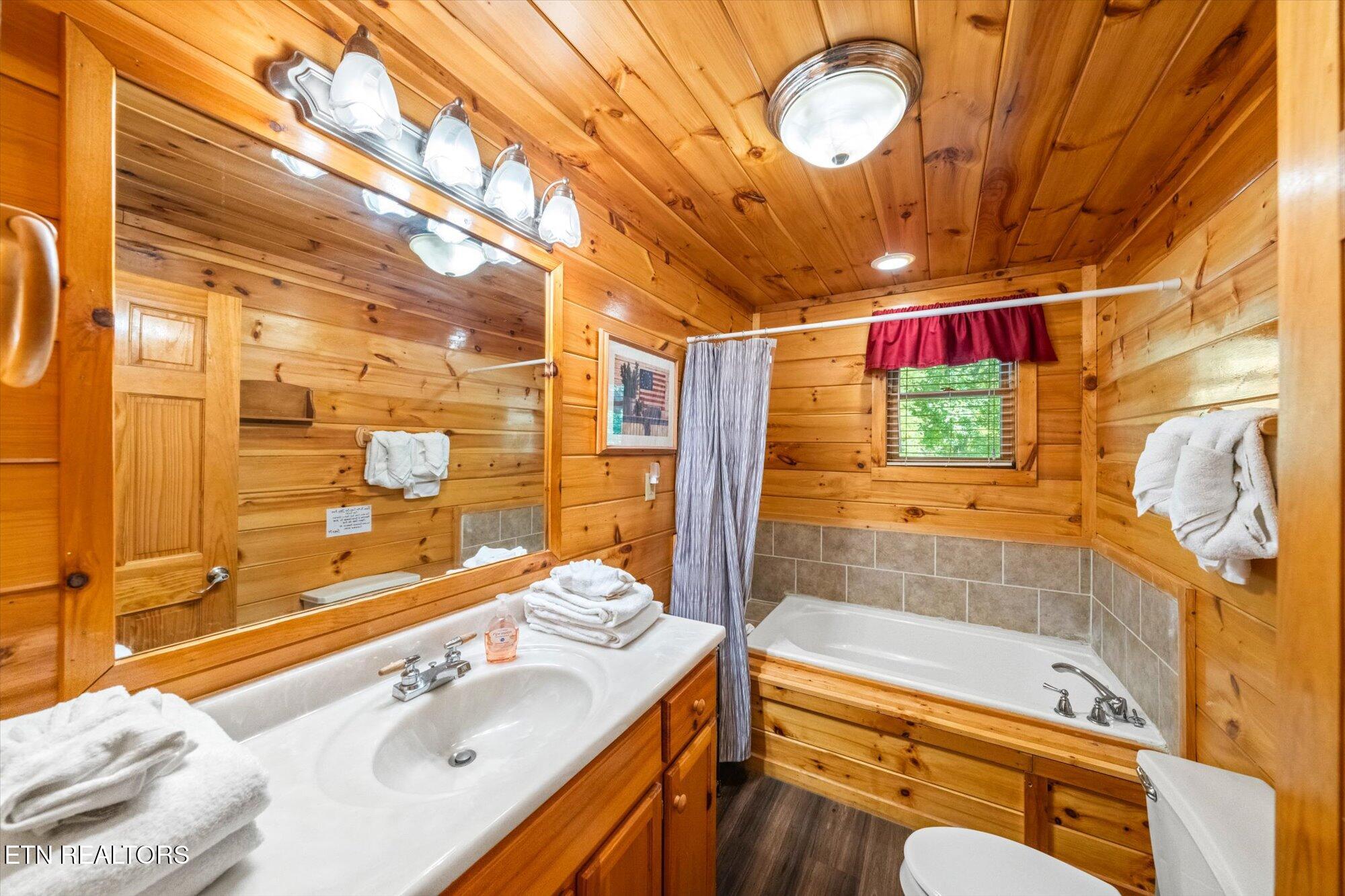 817 Boone Acres Lane Pigeon Forge TN 37863