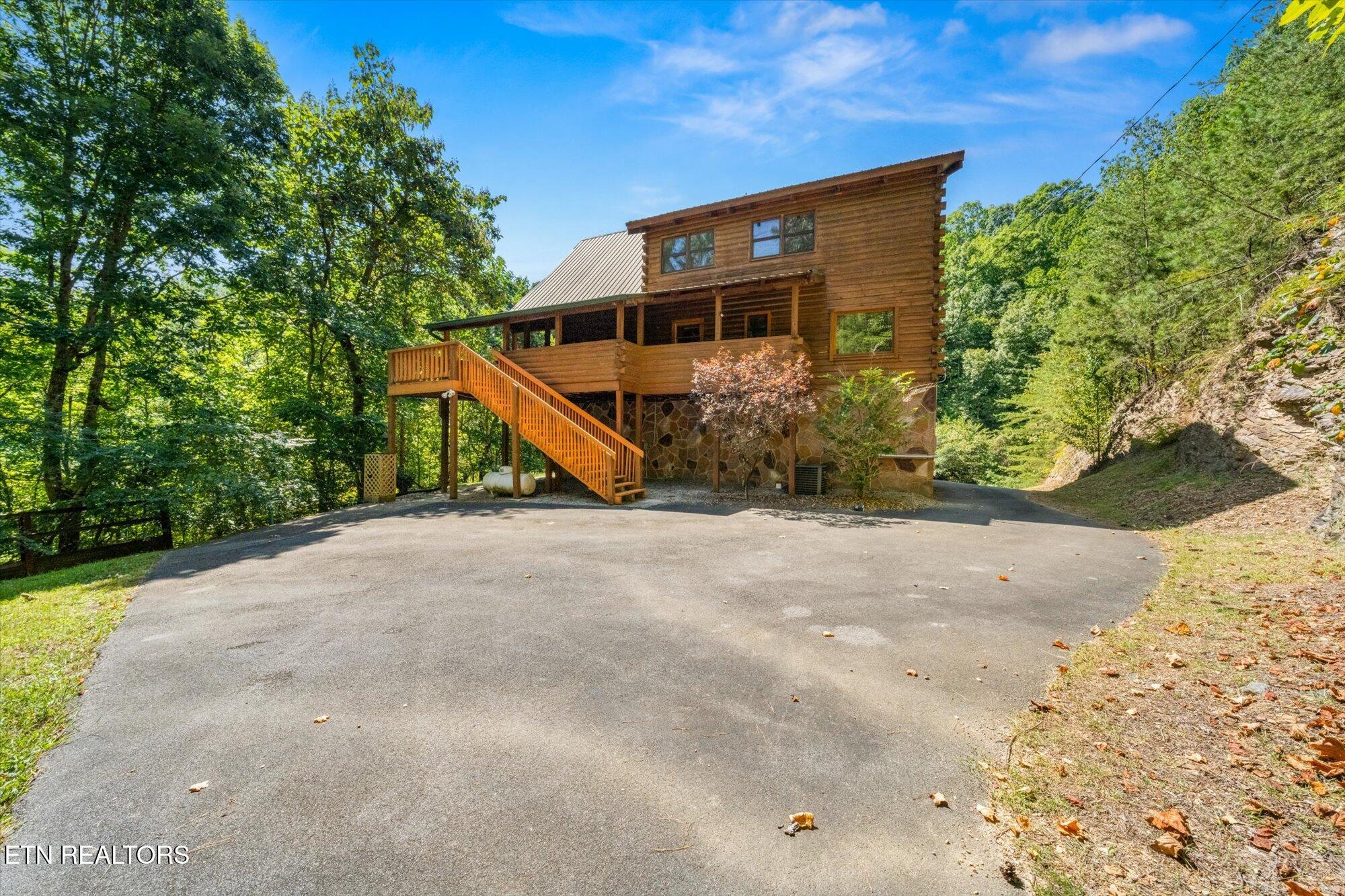 817 Boone Acres Lane Pigeon Forge TN 37863