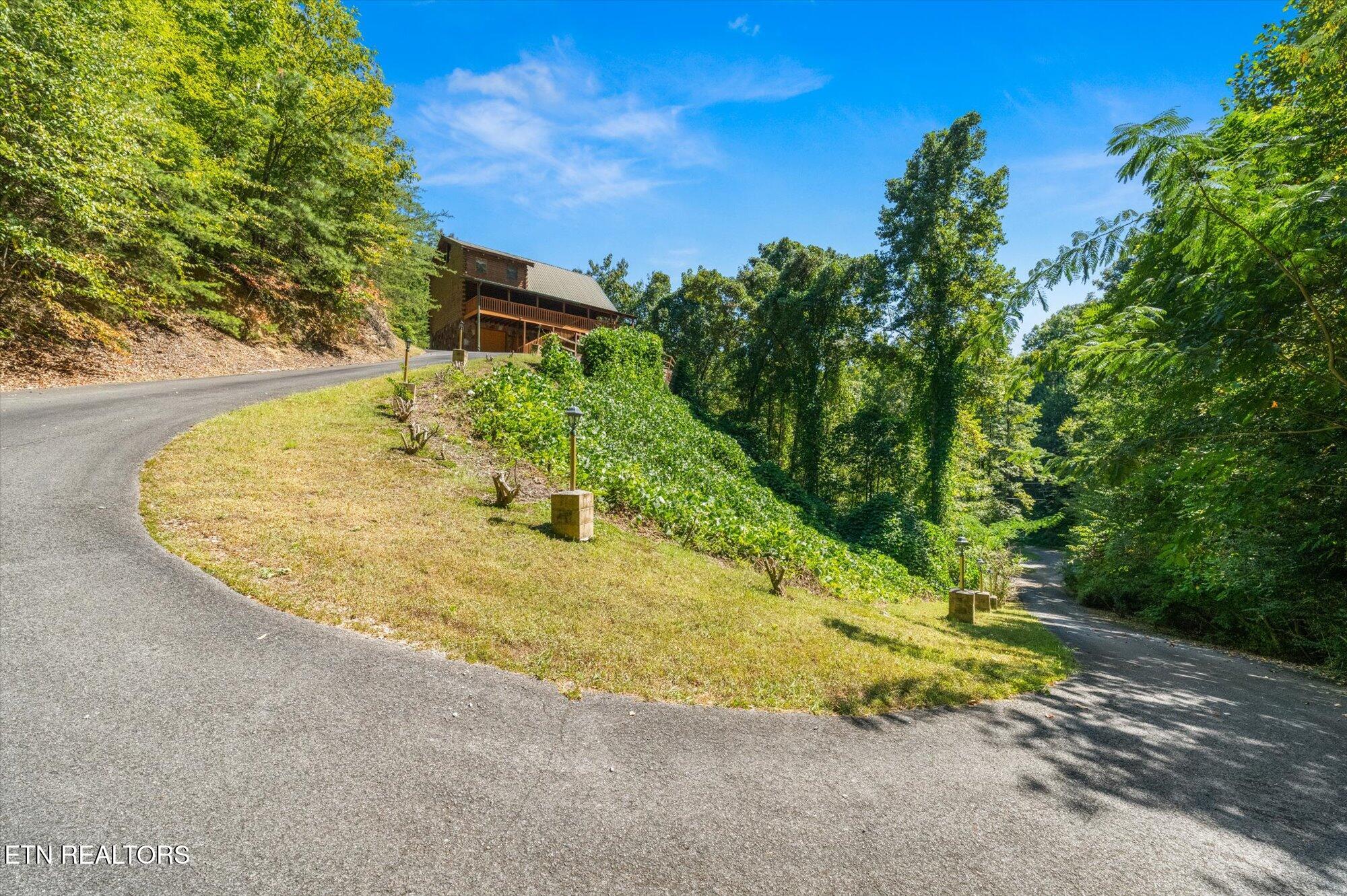 817 Boone Acres Lane Pigeon Forge TN 37863