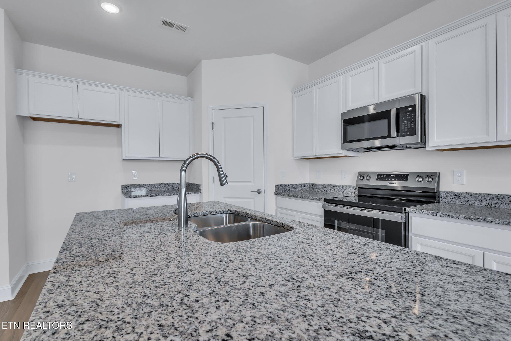 1728 Lateglow Way Knoxville TN 37931