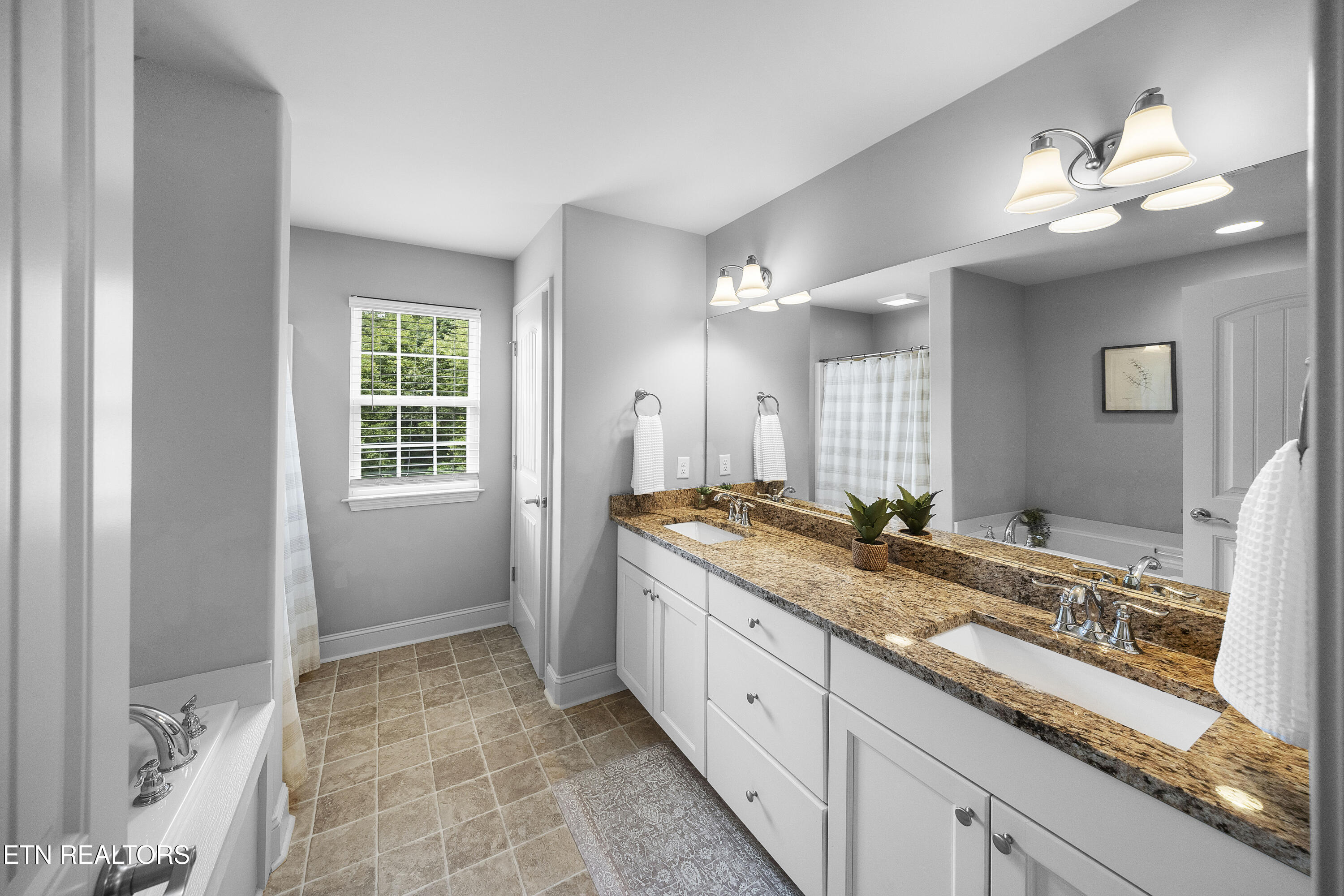 3055 Oakwood Hills Lane Knoxville TN 37931