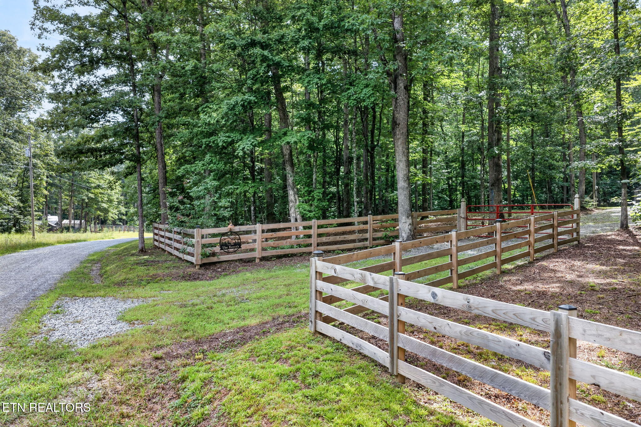 4207 Chapel Hill Road Crawford TN 38554