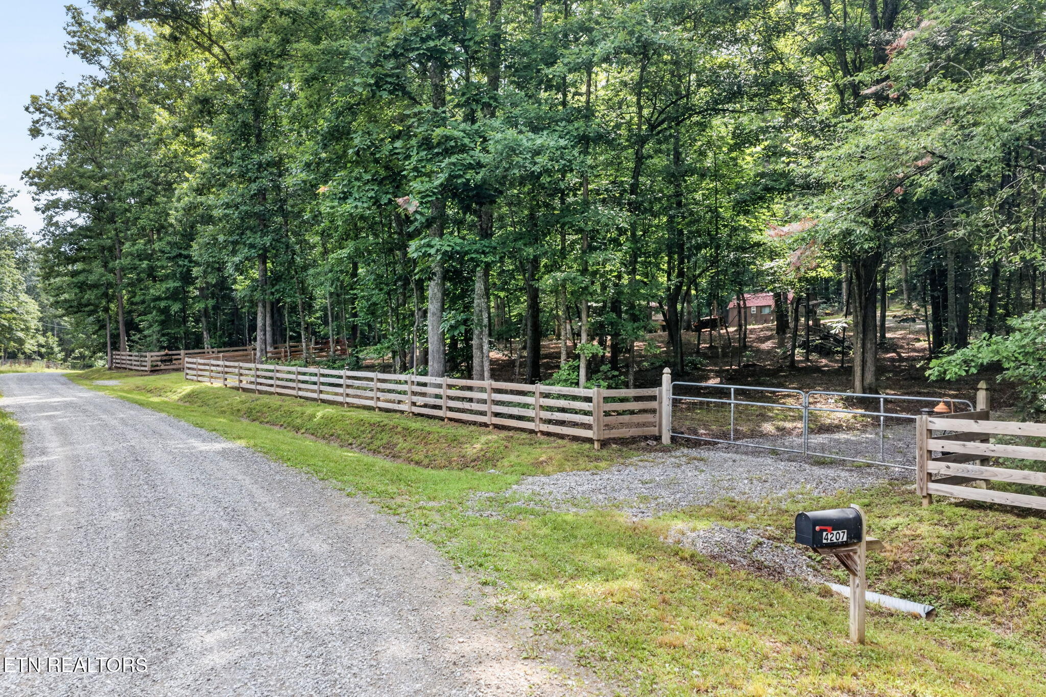 4207 Chapel Hill Road Crawford TN 38554