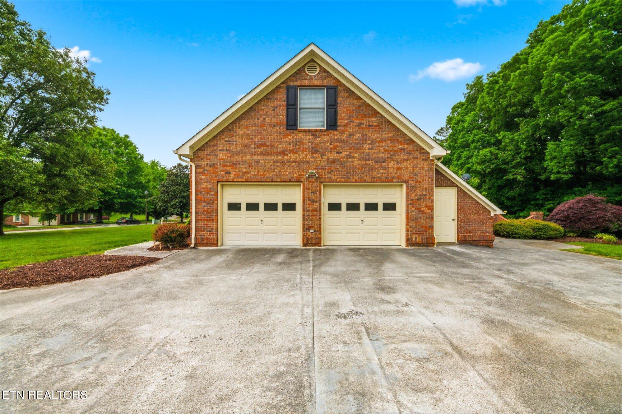 3006 Hawthorne Street Athens TN 37303