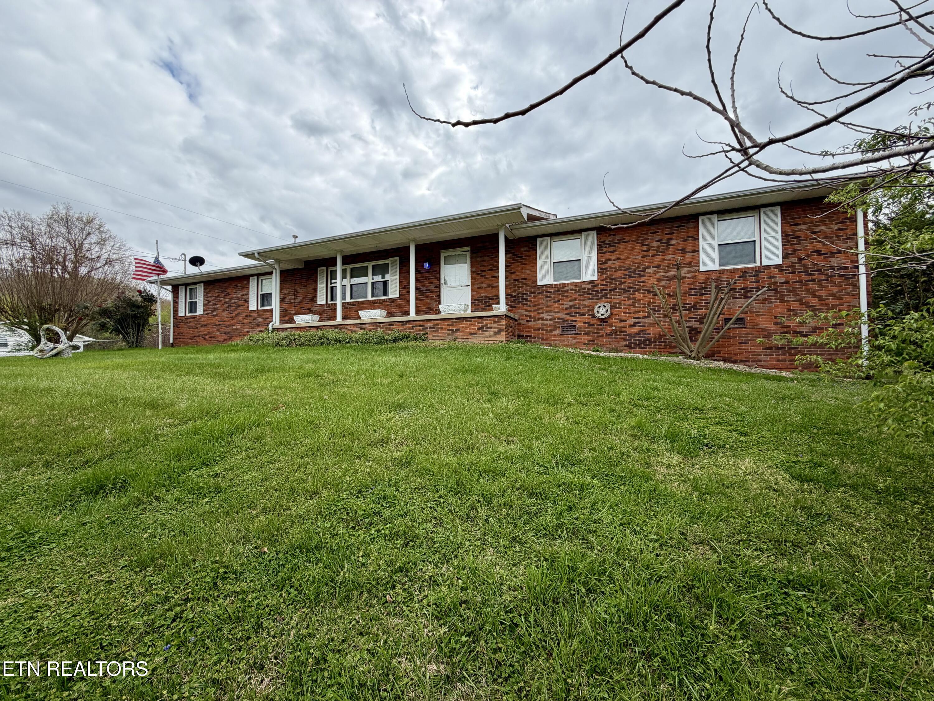 302 S Apache Road Clinton TN 37716