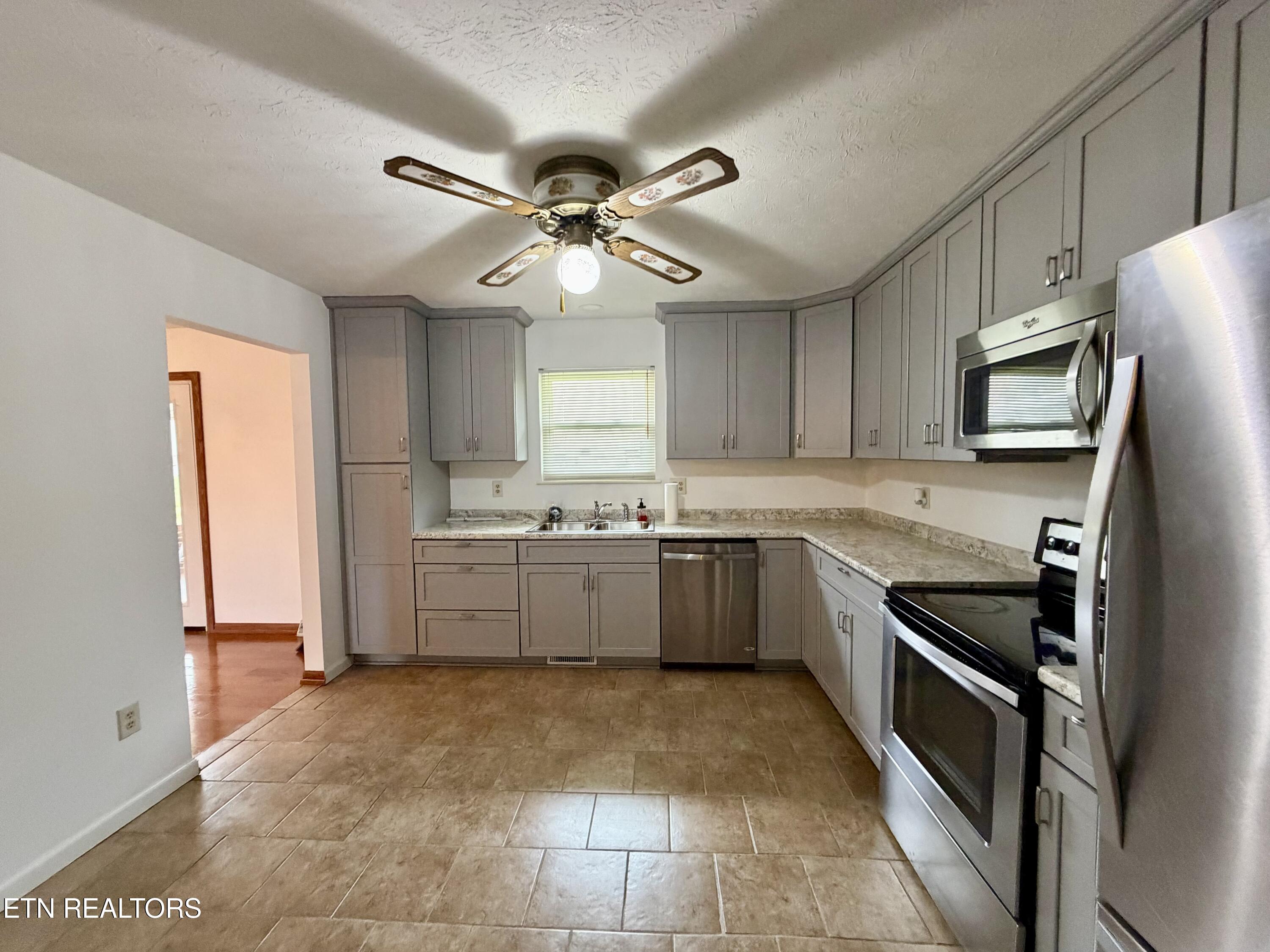 302 S Apache Road Clinton TN 37716