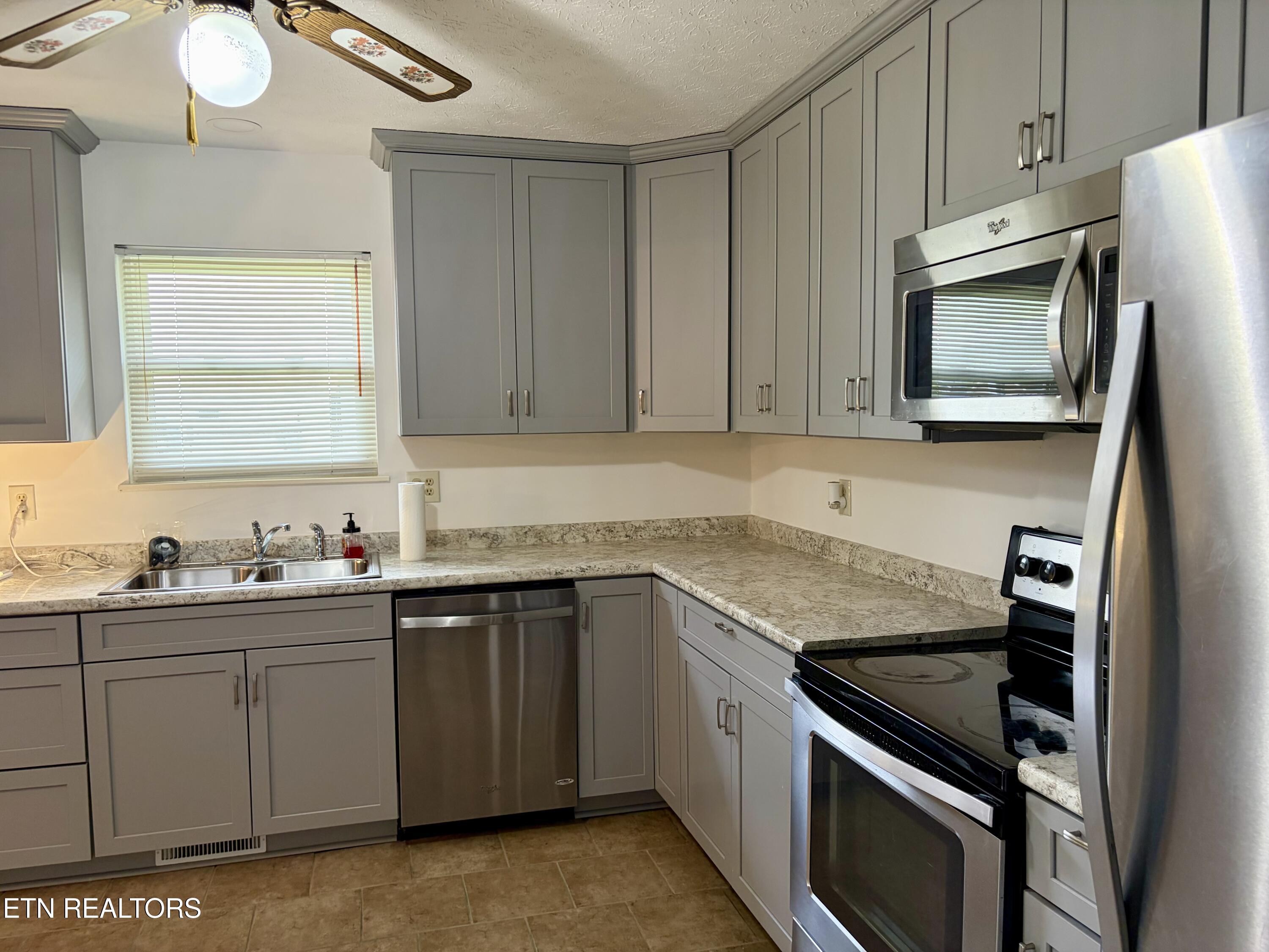 302 S Apache Road Clinton TN 37716