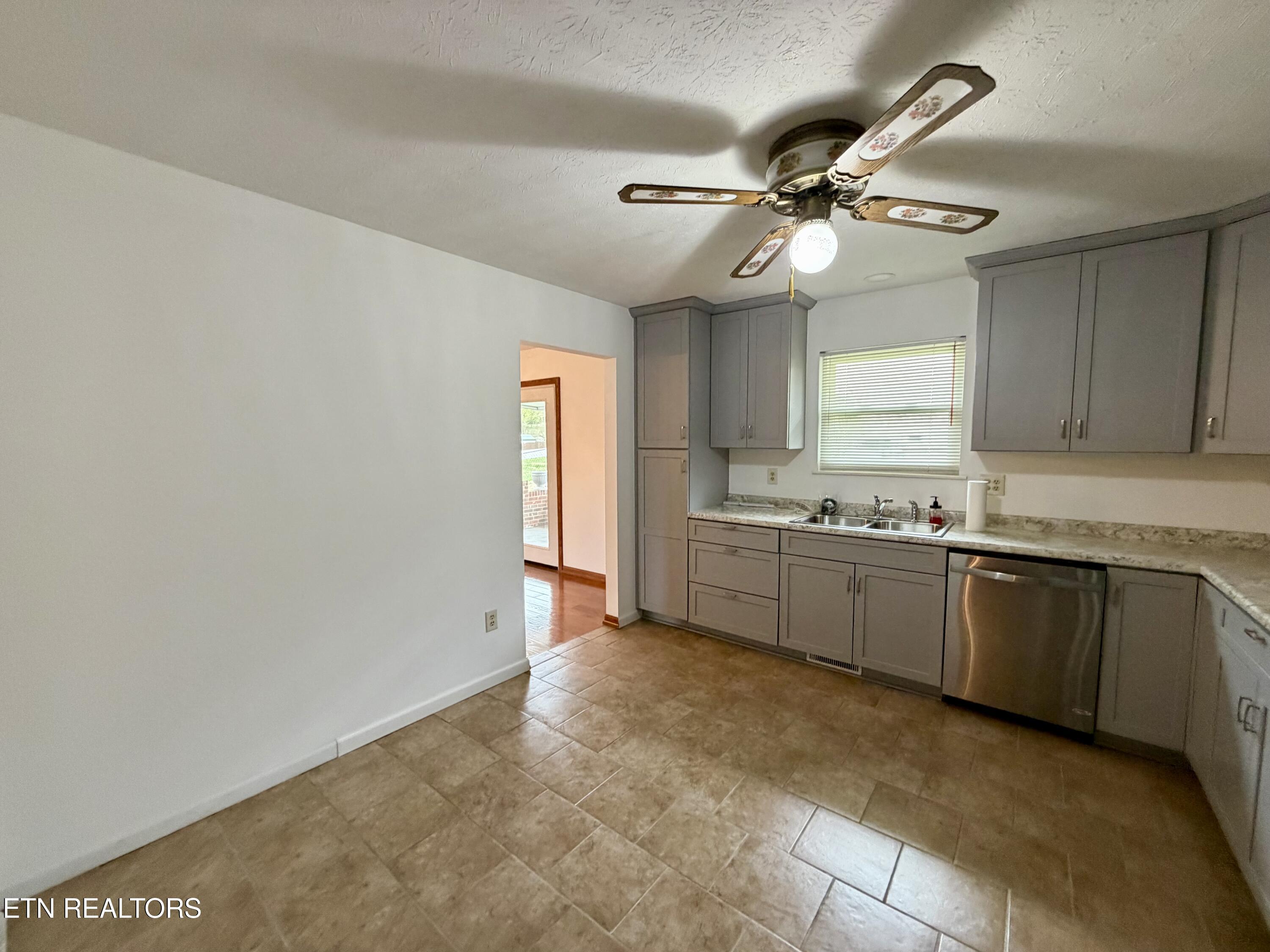 302 S Apache Road Clinton TN 37716