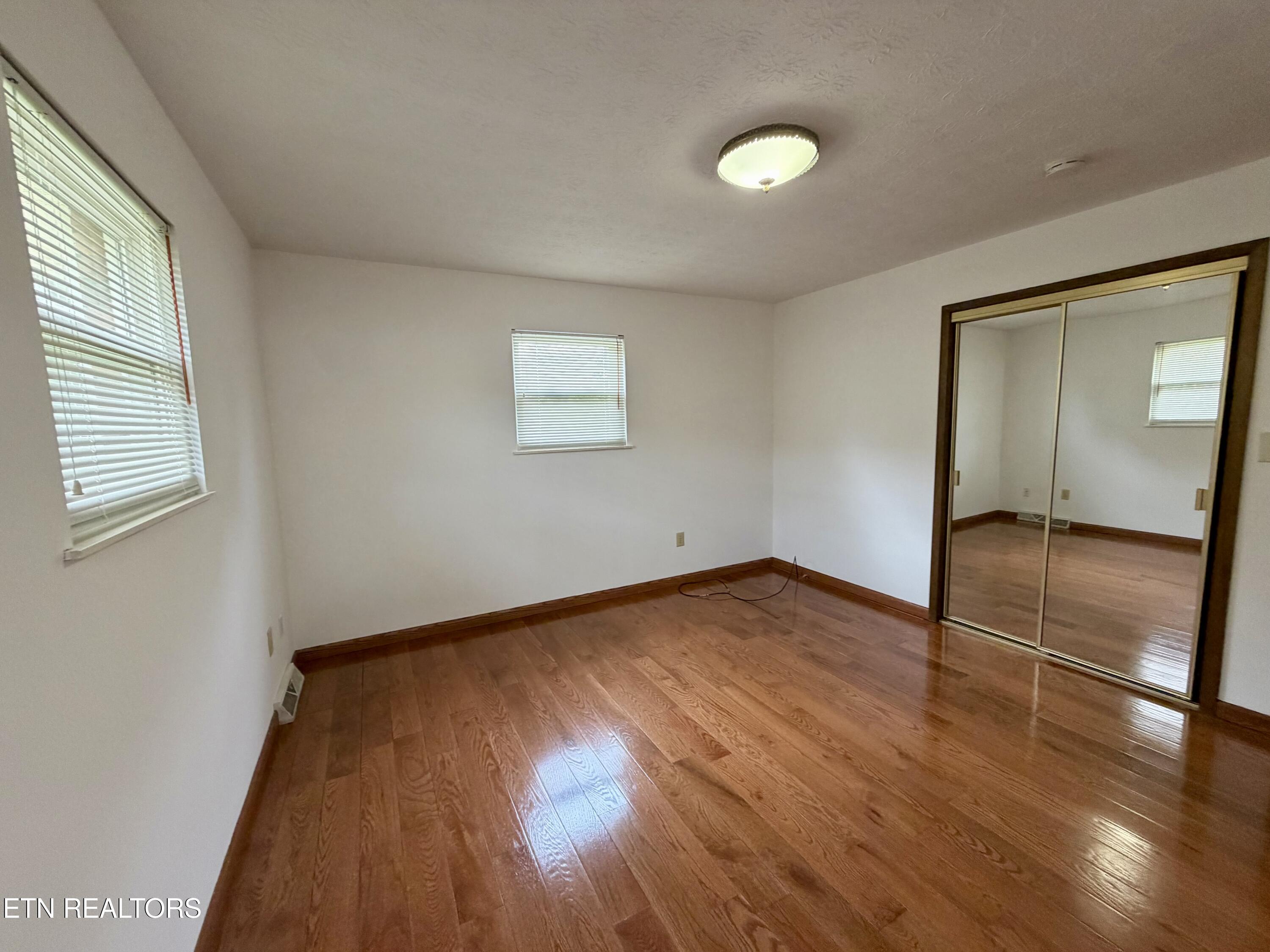 302 S Apache Road Clinton TN 37716