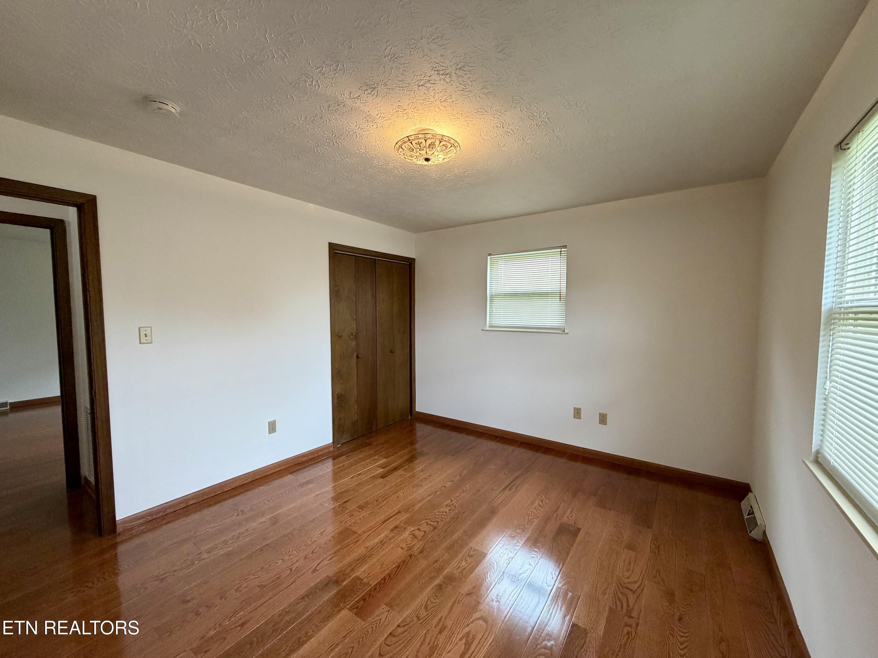 302 S Apache Road Clinton TN 37716