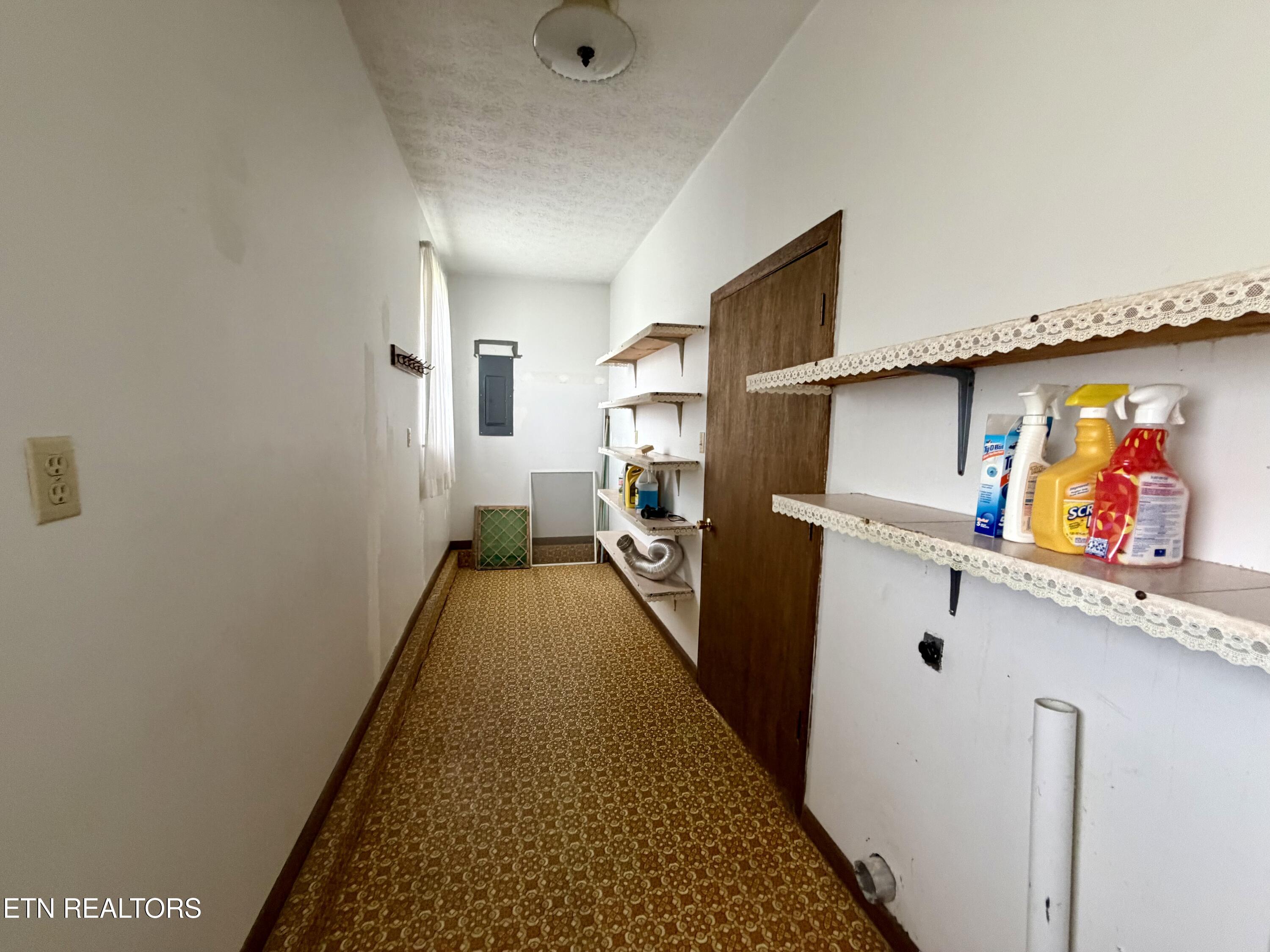302 S Apache Road Clinton TN 37716