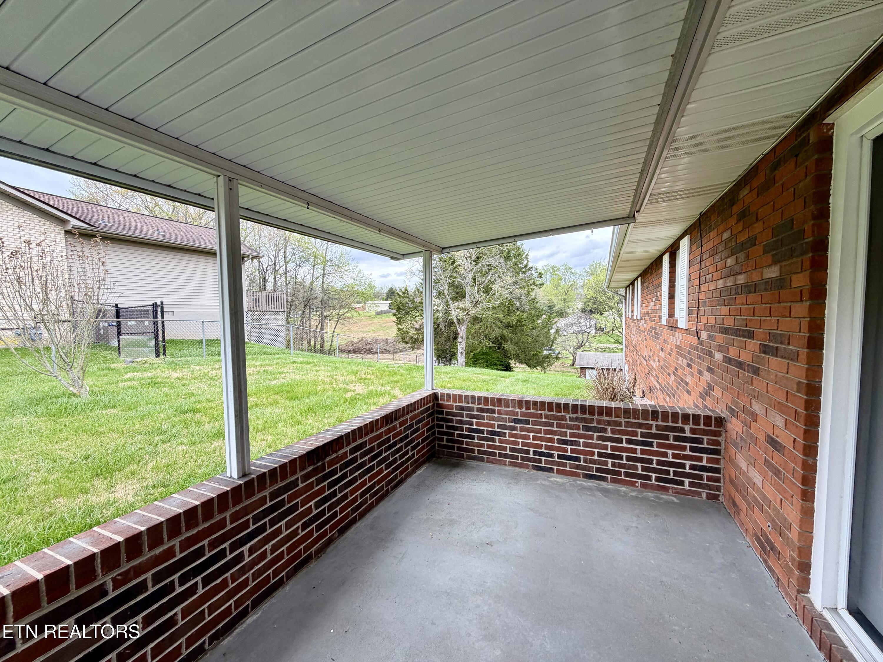 302 S Apache Road Clinton TN 37716