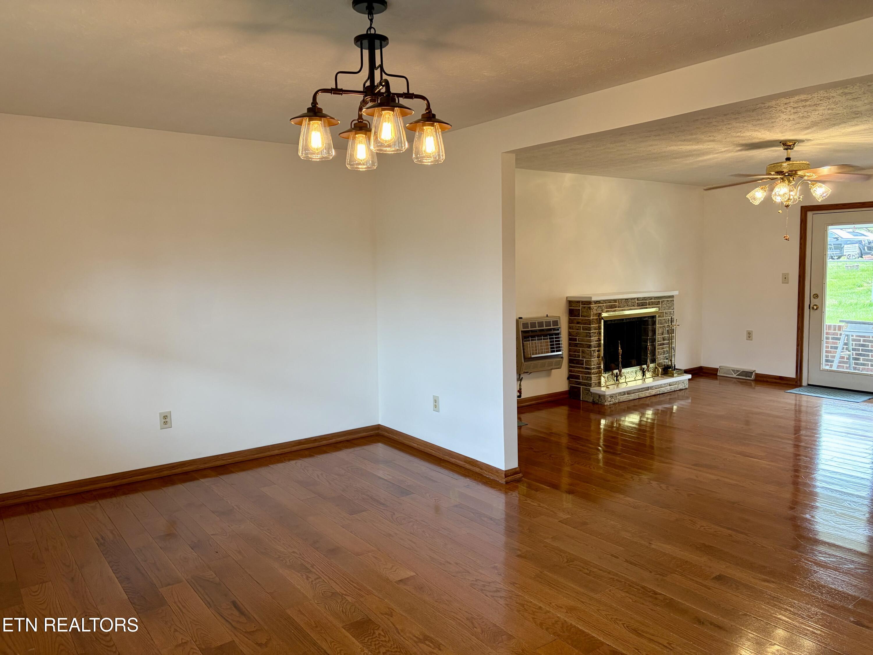 302 S Apache Road Clinton TN 37716