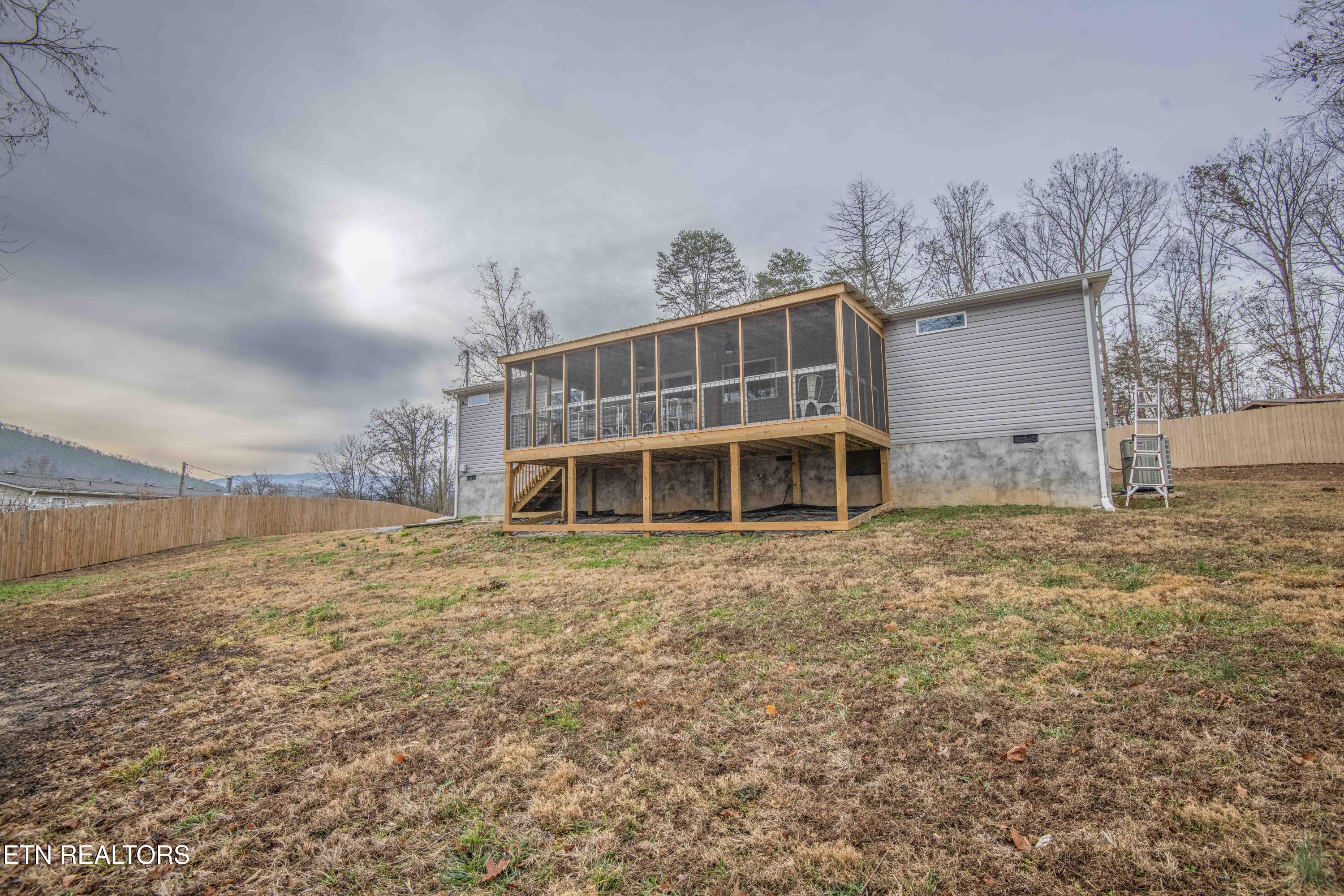 2744 Maplecrest Lane Sevierville TN 37876