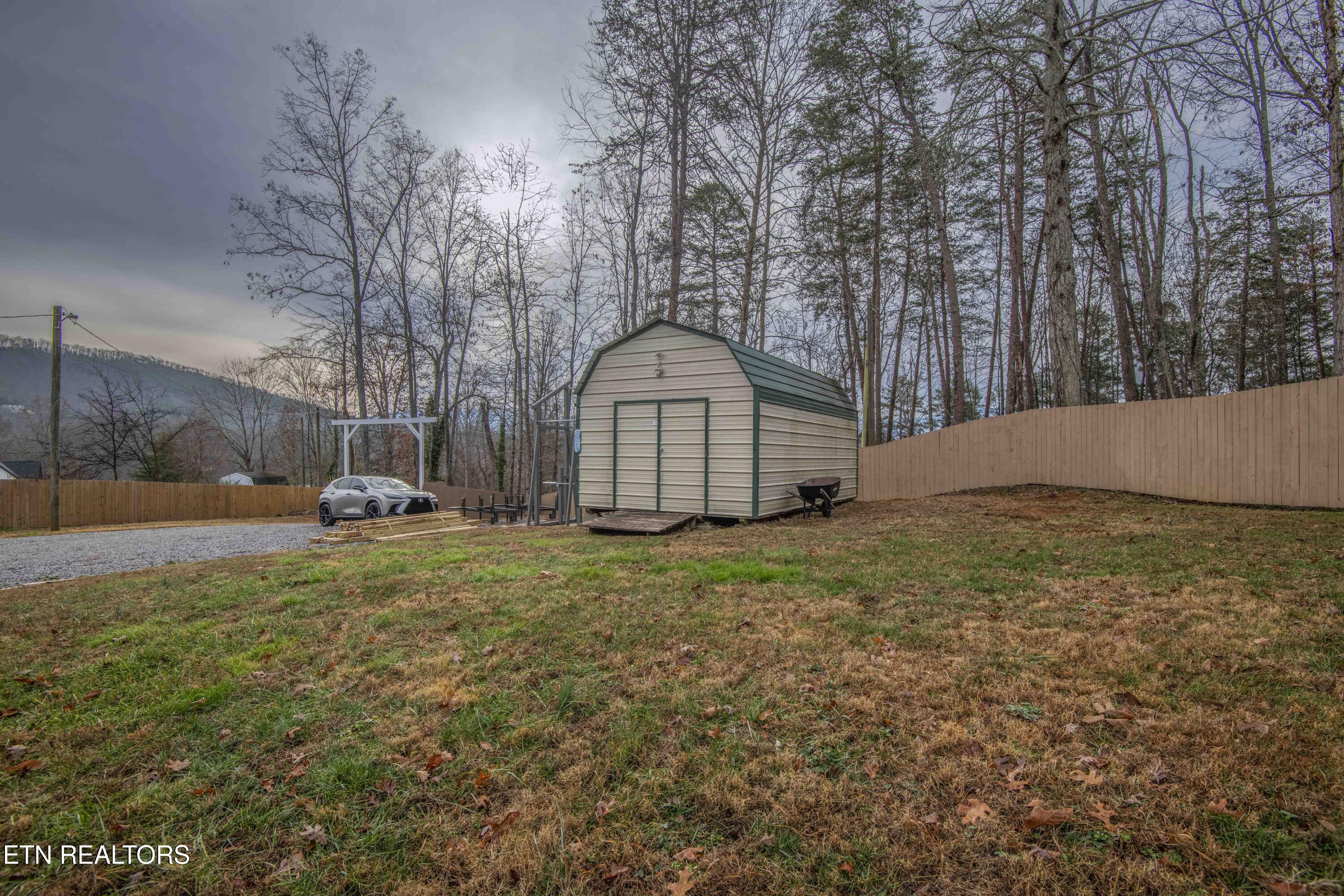 2744 Maplecrest Lane Sevierville TN 37876