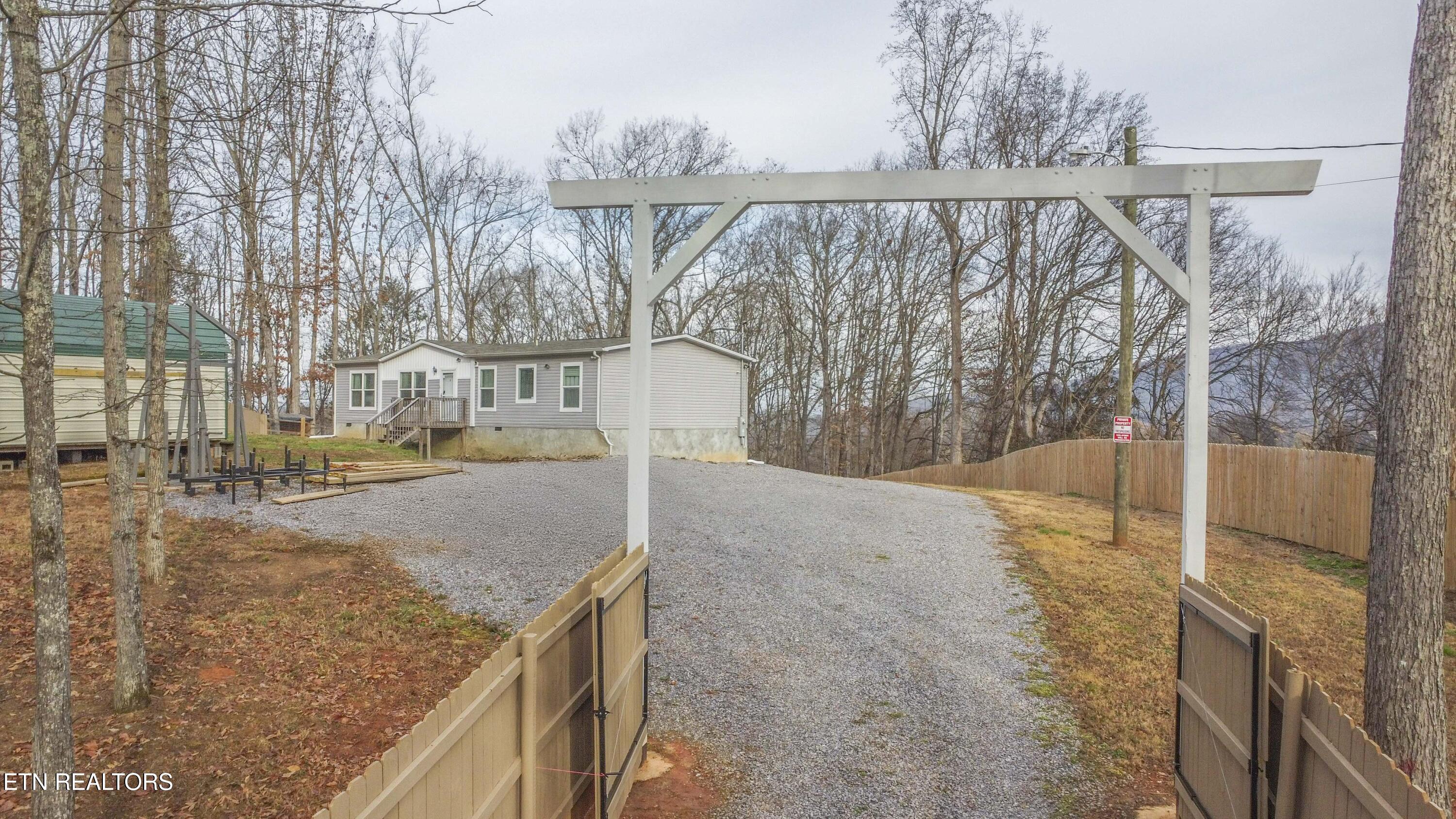 2744 Maplecrest Lane Sevierville TN 37876