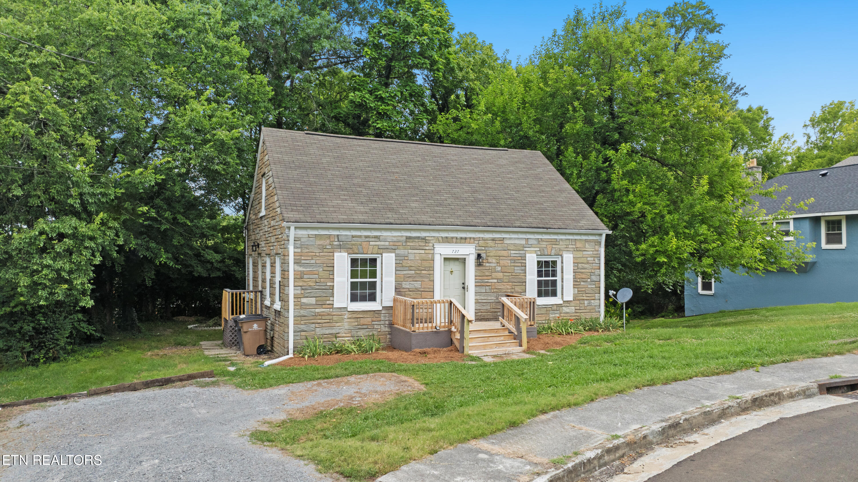 727 Witt Place Knoxville TN 37915