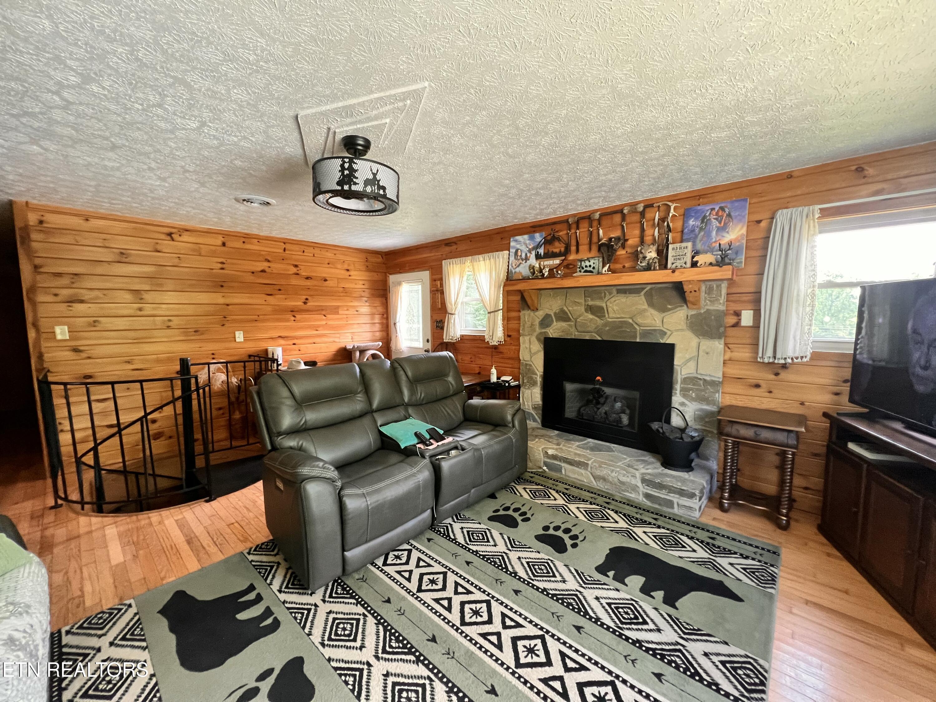4040 Trail Hollow Road Cosby TN 37722