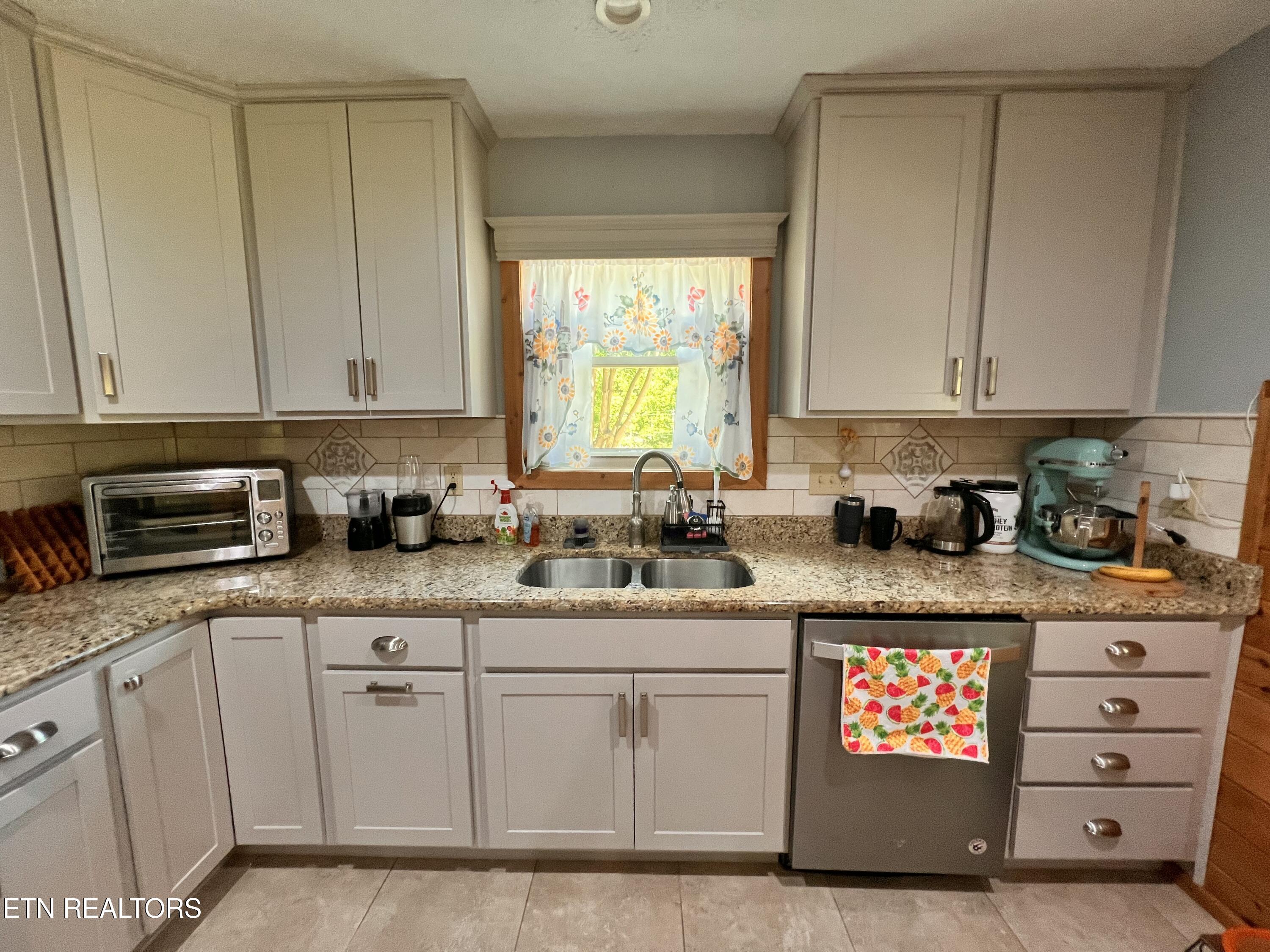 4040 Trail Hollow Road Cosby TN 37722