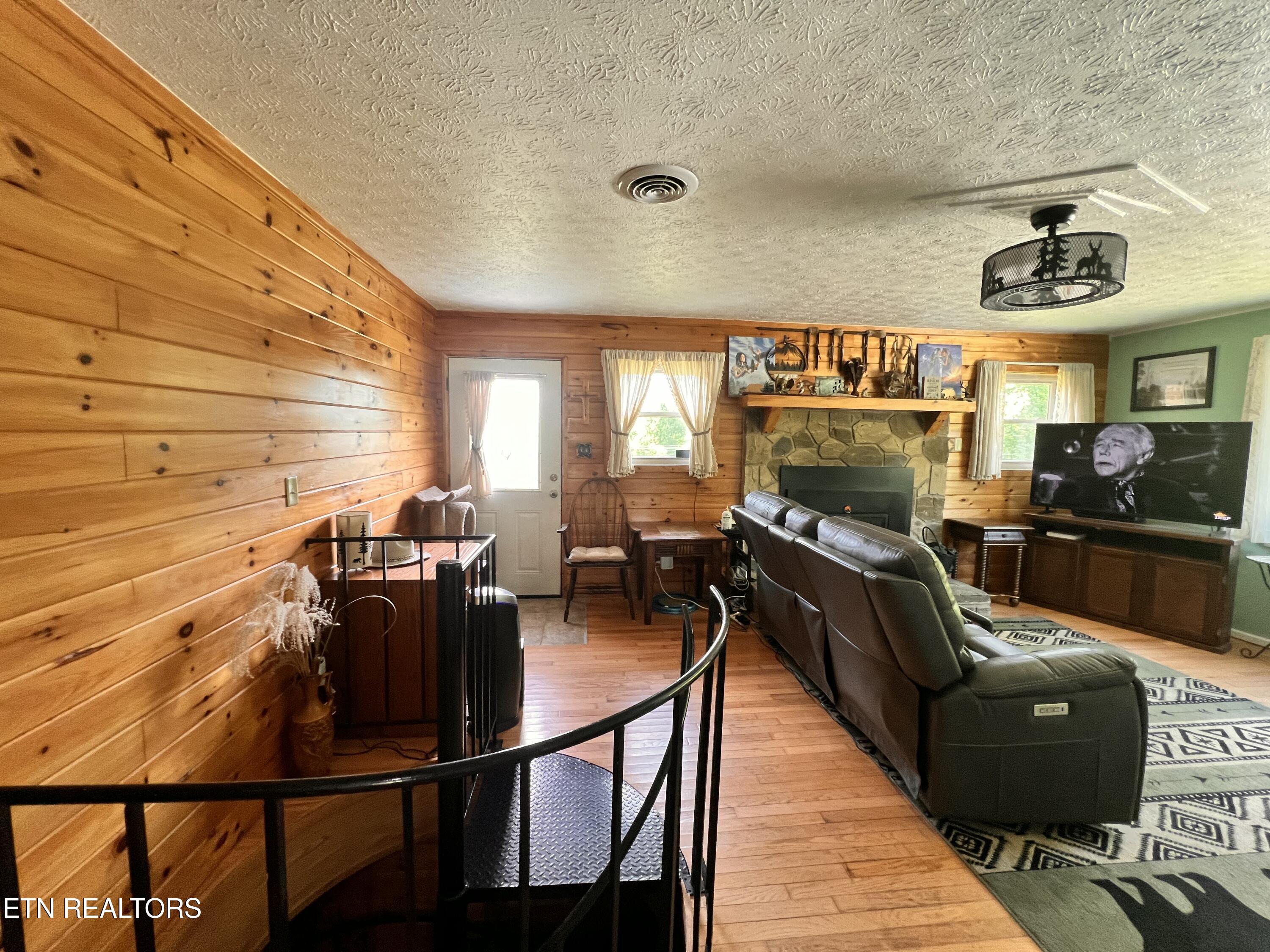 4040 Trail Hollow Road Cosby TN 37722