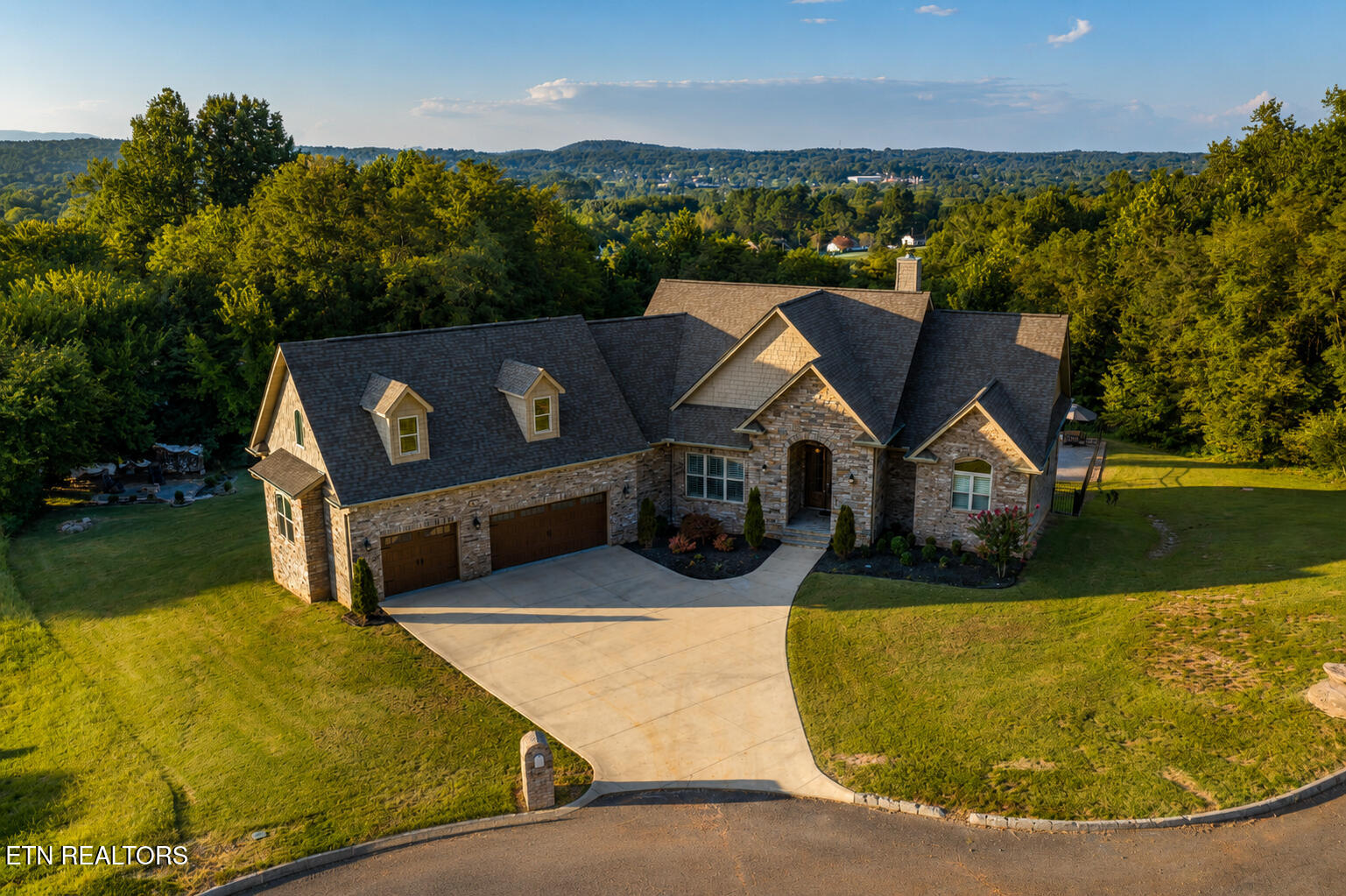 6841 Redtail Hawk Way Knoxville TN 37921