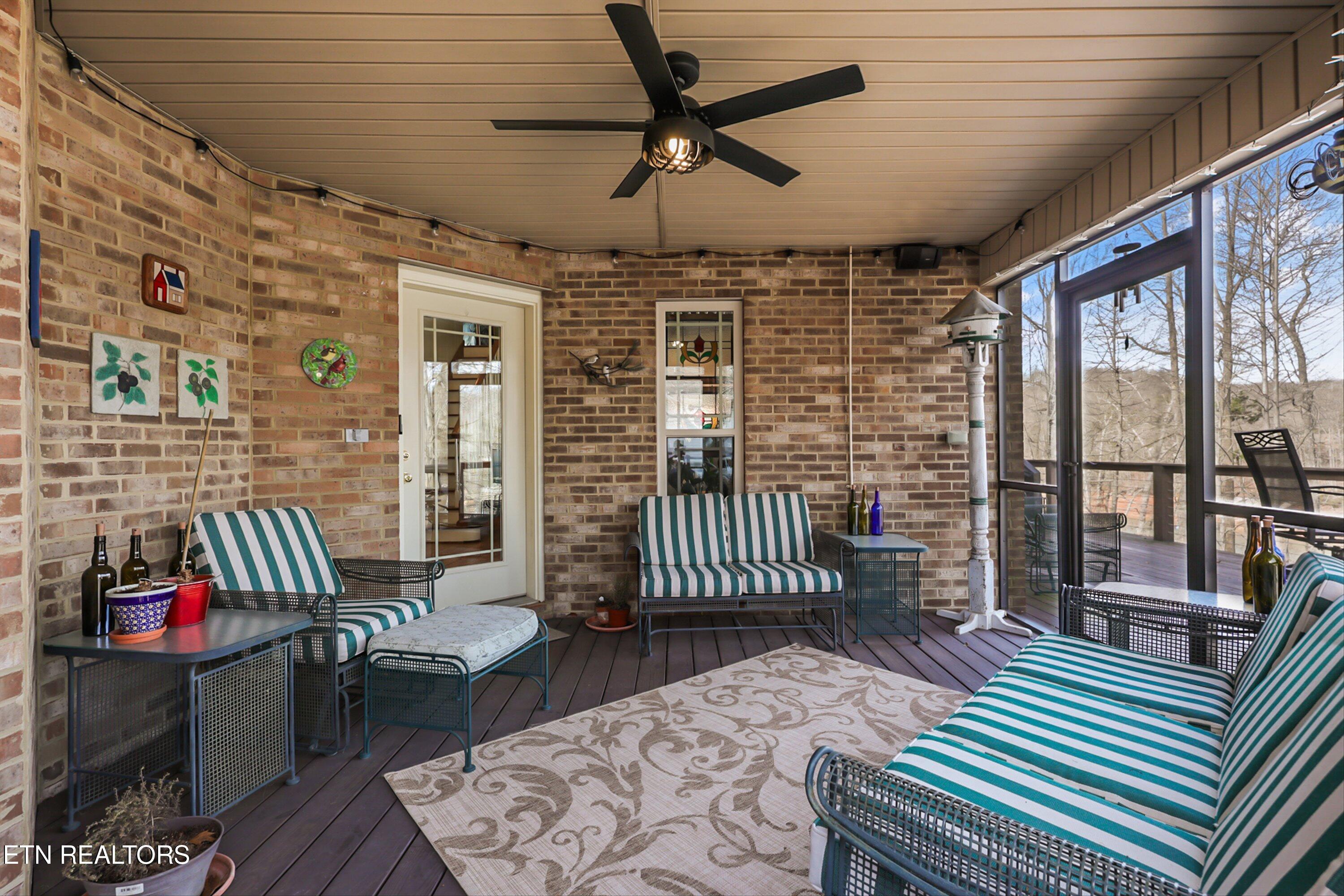 891 Yoakum Hollow Road Jacksboro TN 37757