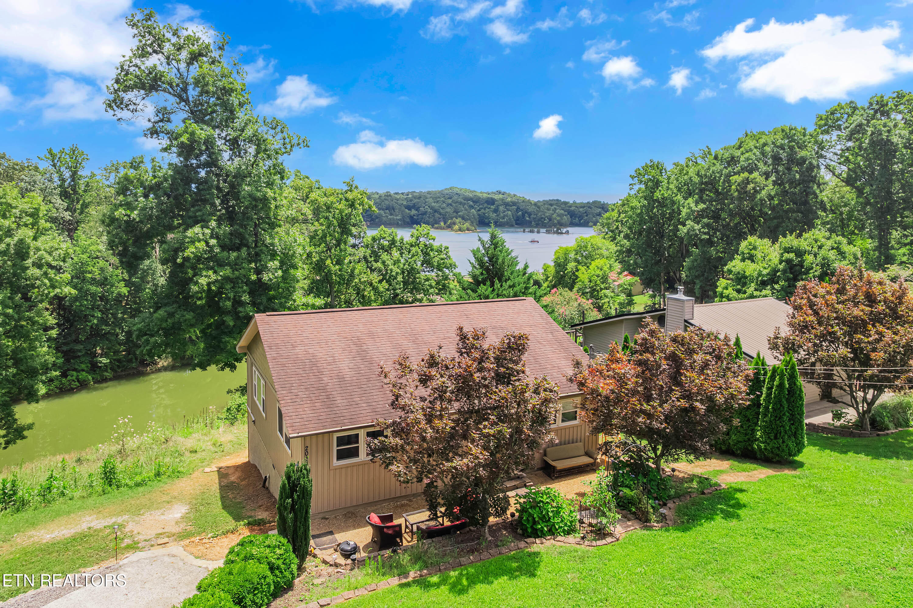 2038 Glenbrook Lane Dandridge TN 37725