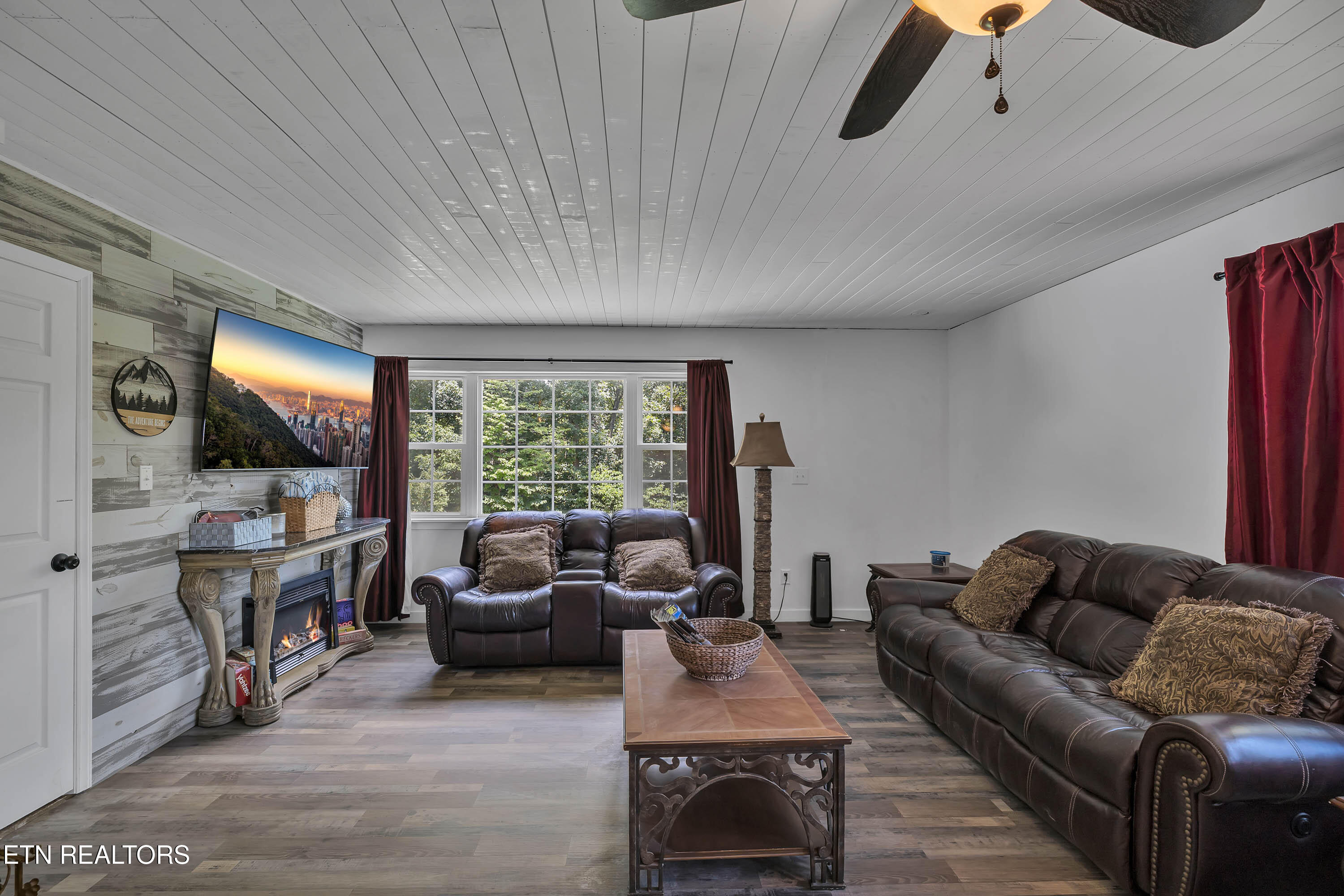 2038 Glenbrook Lane Dandridge TN 37725