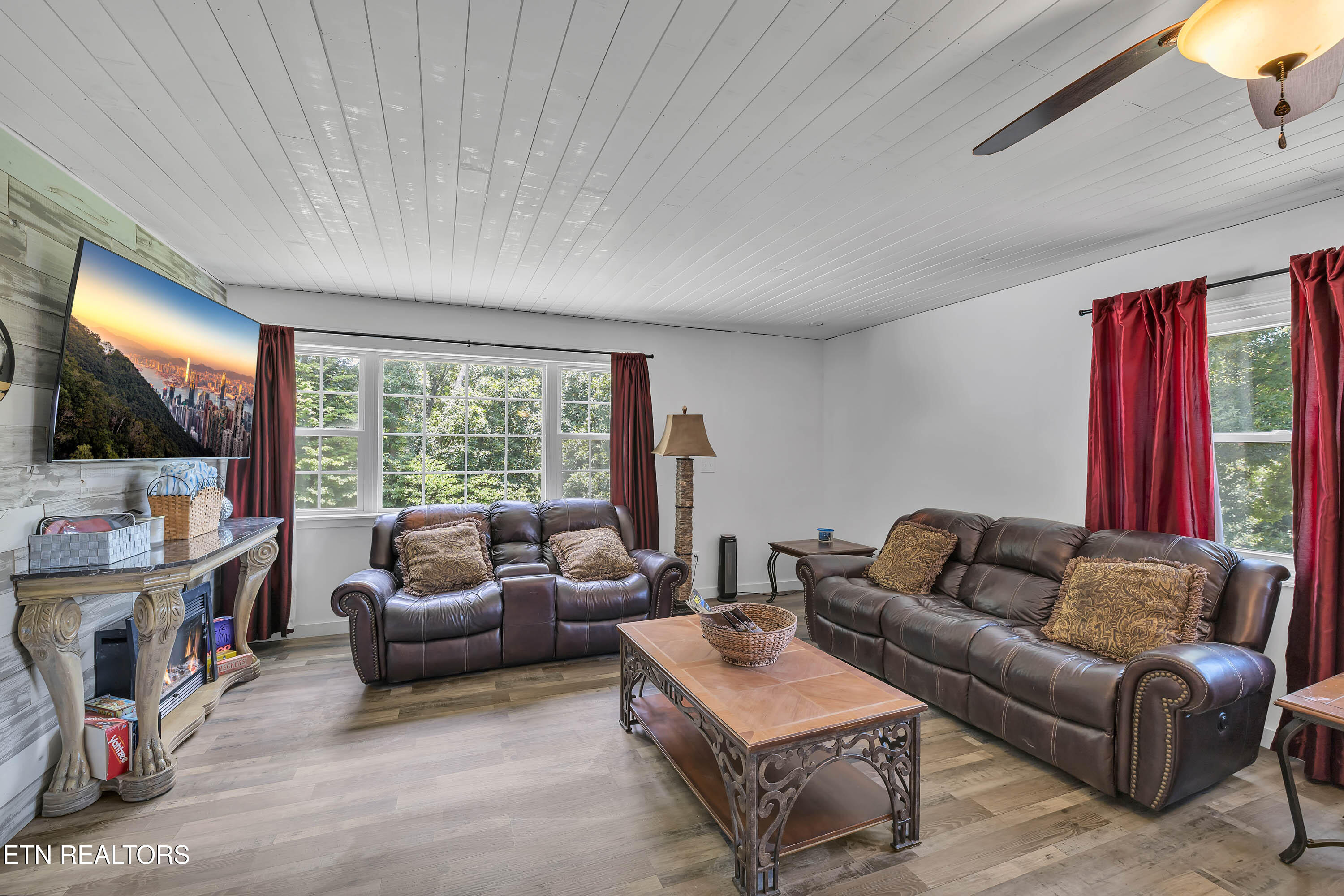 2038 Glenbrook Lane Dandridge TN 37725