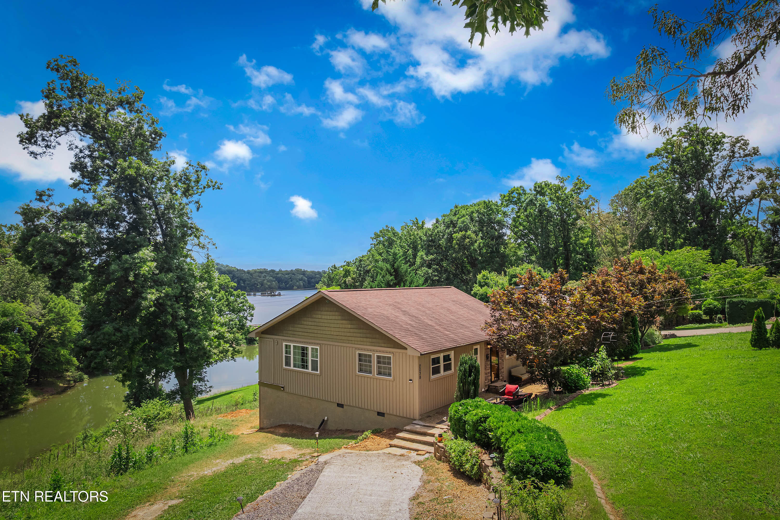2038 Glenbrook Lane Dandridge TN 37725