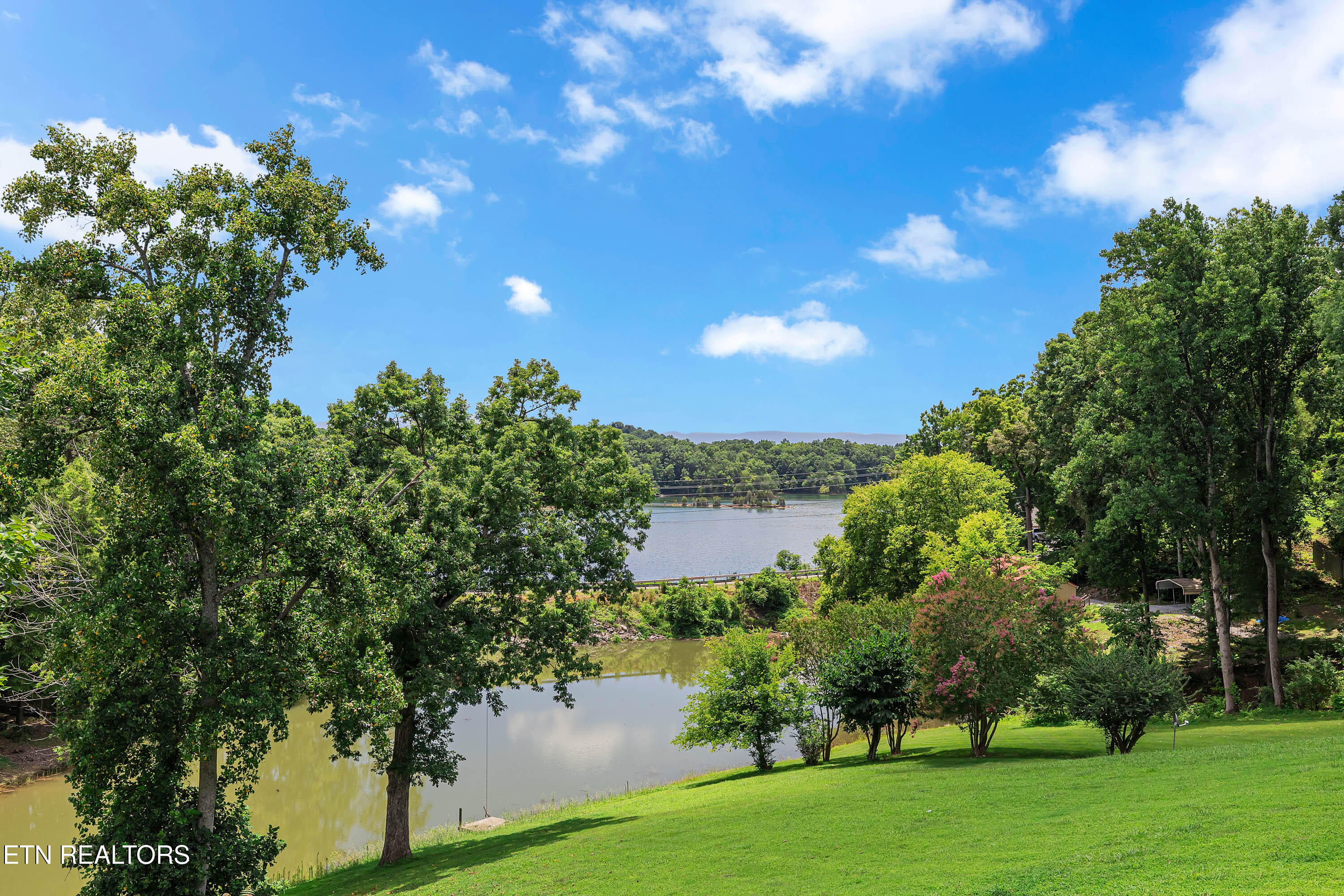 2038 Glenbrook Lane Dandridge TN 37725