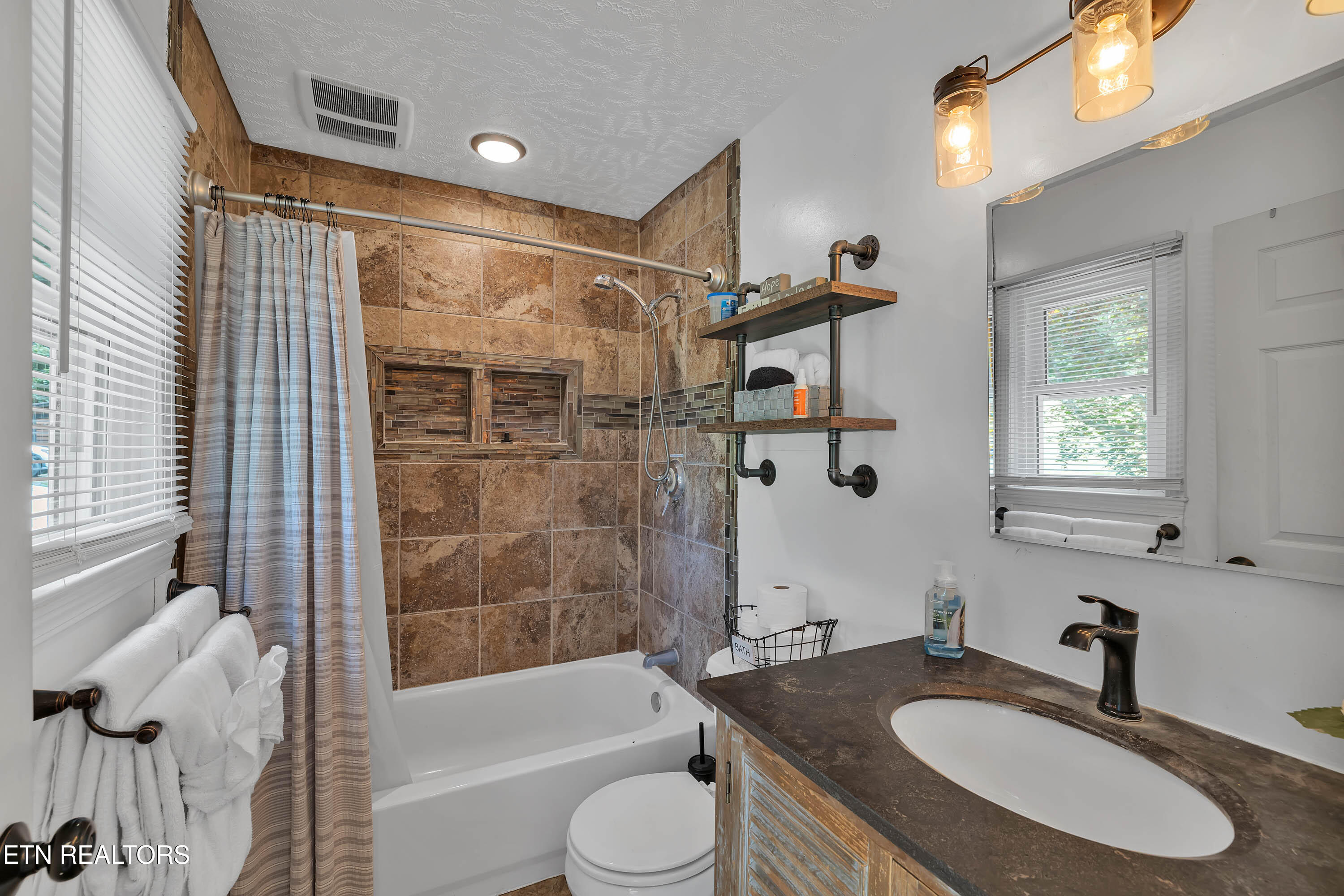 2038 Glenbrook Lane Dandridge TN 37725