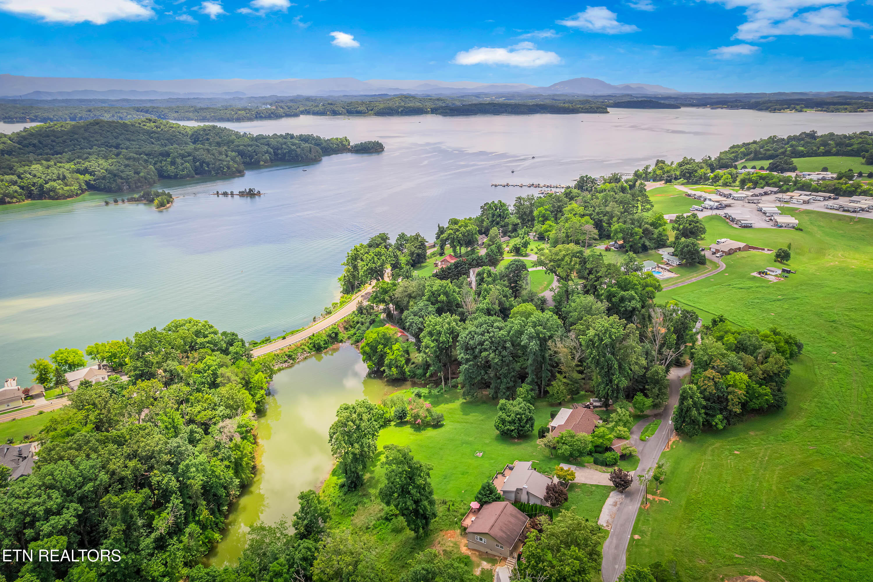 2038 Glenbrook Lane Dandridge TN 37725