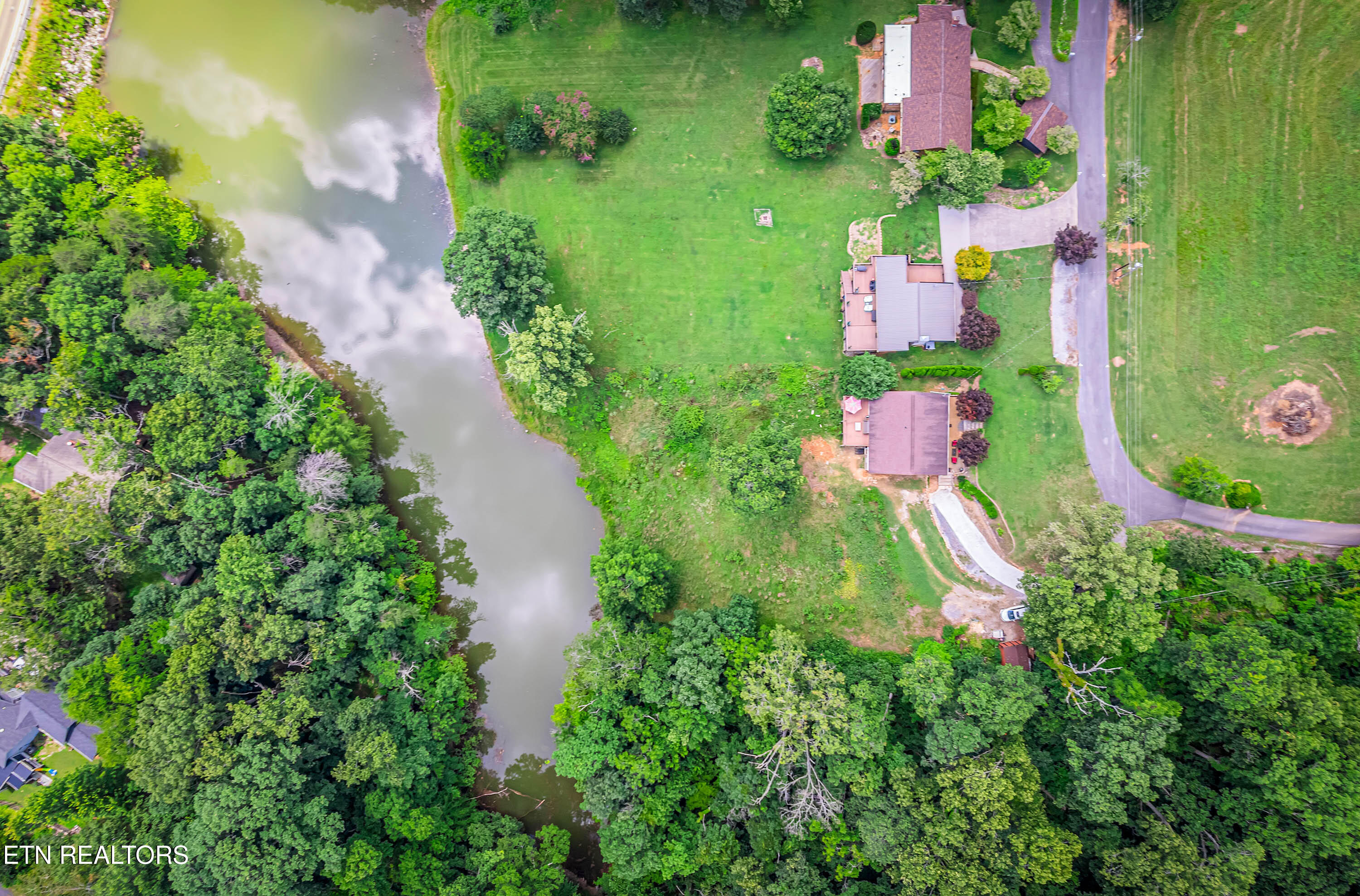 2038 Glenbrook Lane Dandridge TN 37725