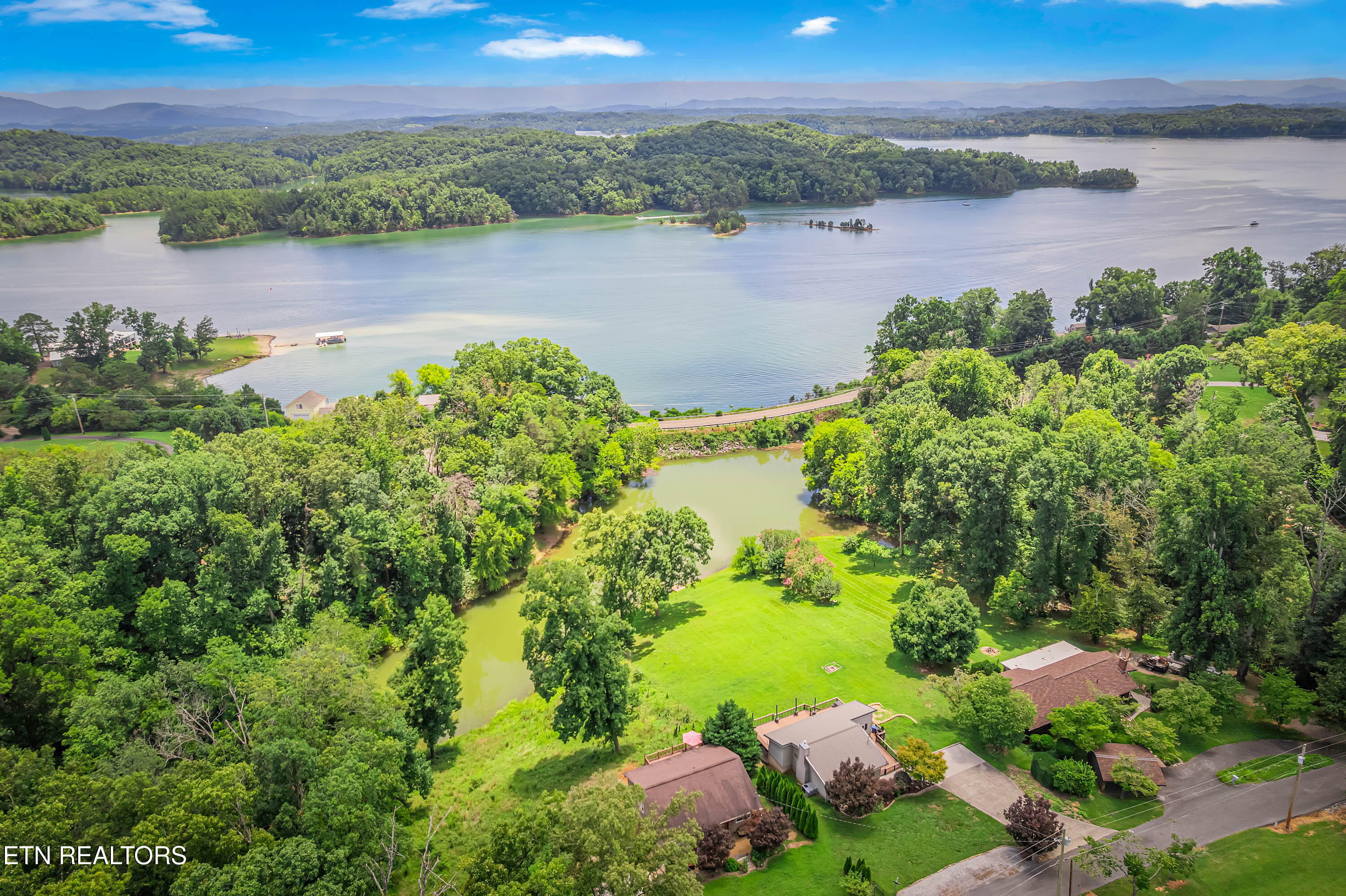 2038 Glenbrook Lane Dandridge TN 37725