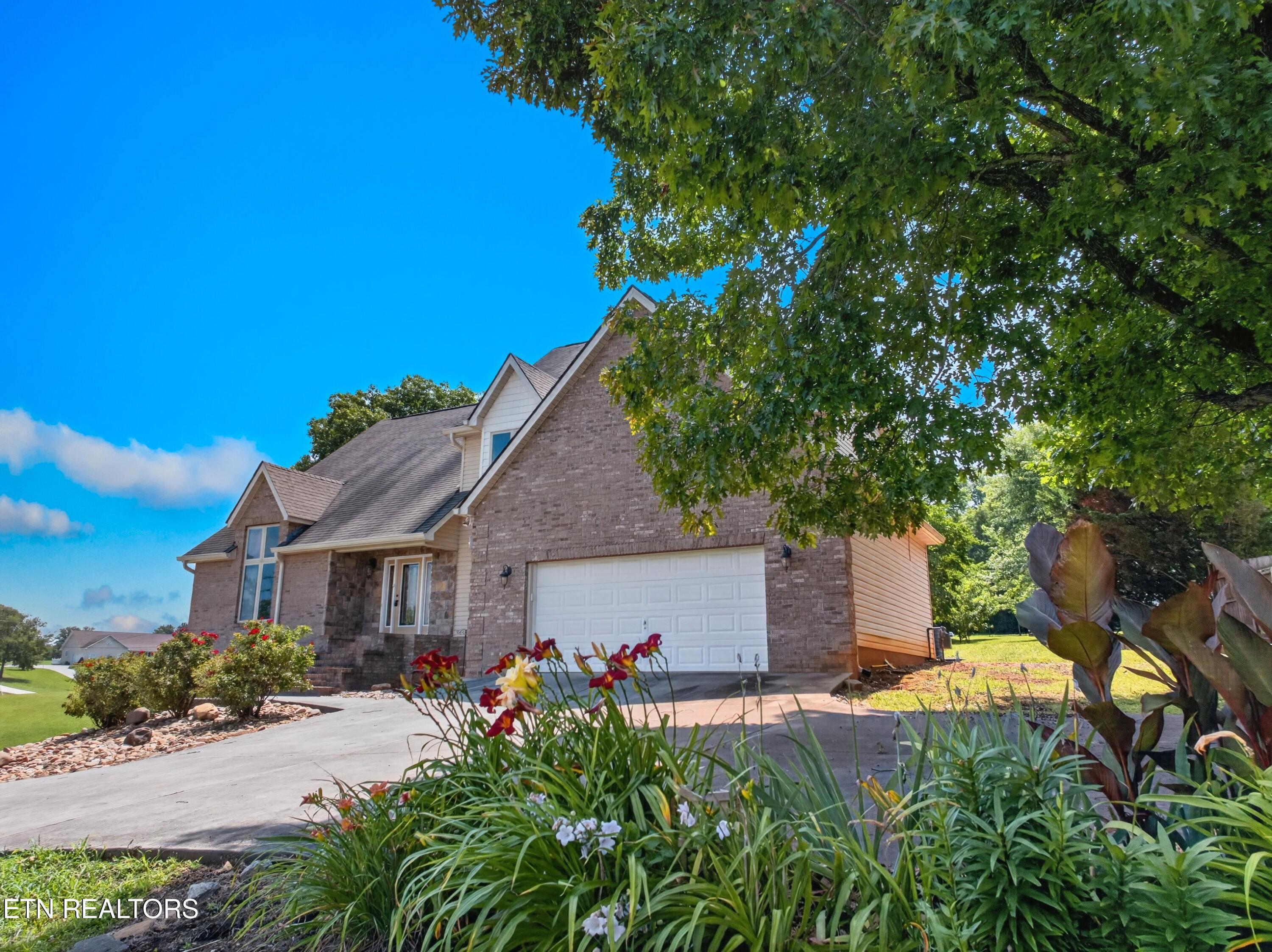 219 Sullivan Pointe Dandridge TN 37725