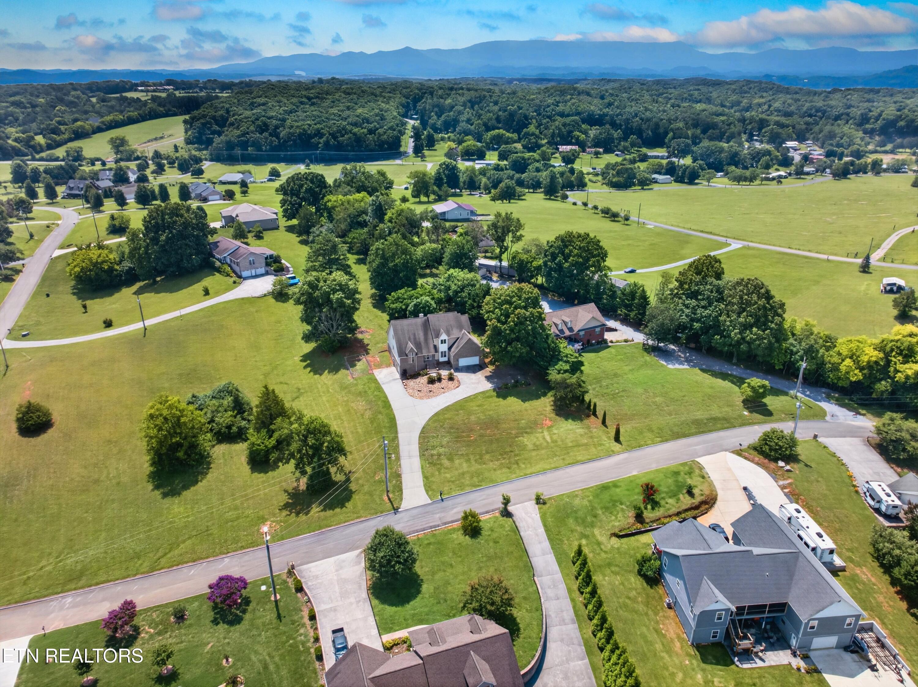 219 Sullivan Pointe Dandridge TN 37725