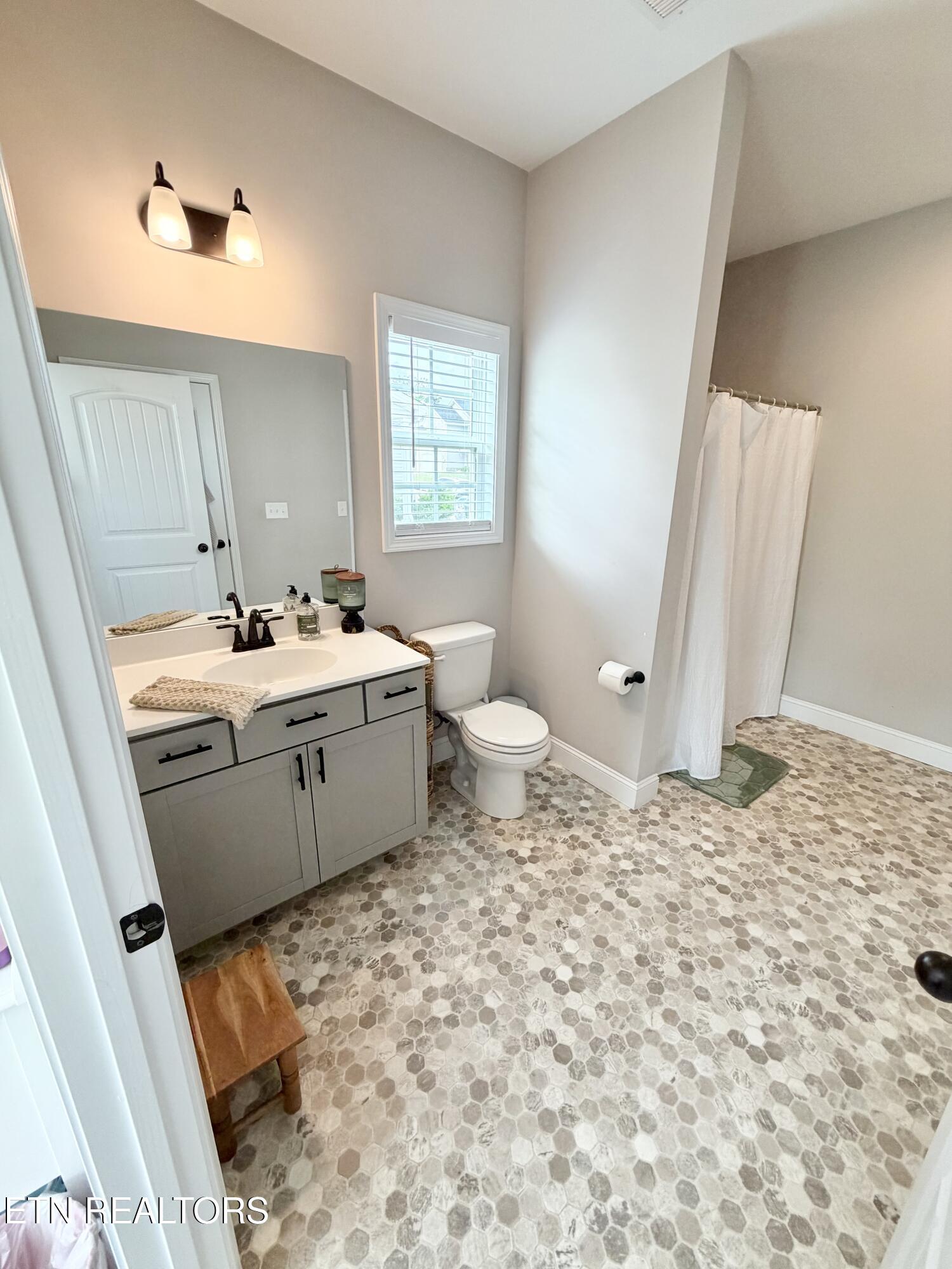 8221 Zodiac Lane Powell TN 37849