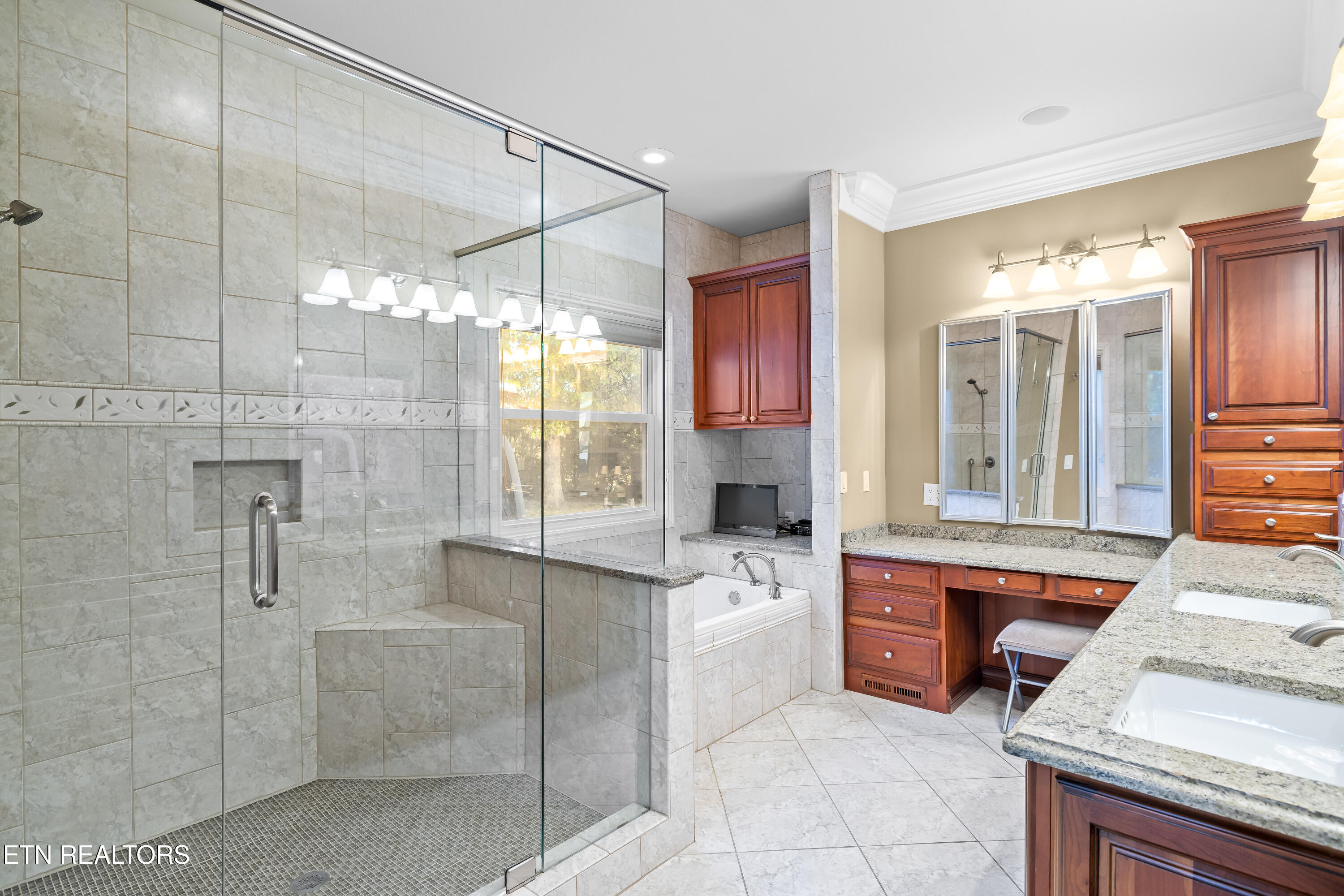 376 Thornton Drive Lenoir City TN 37772