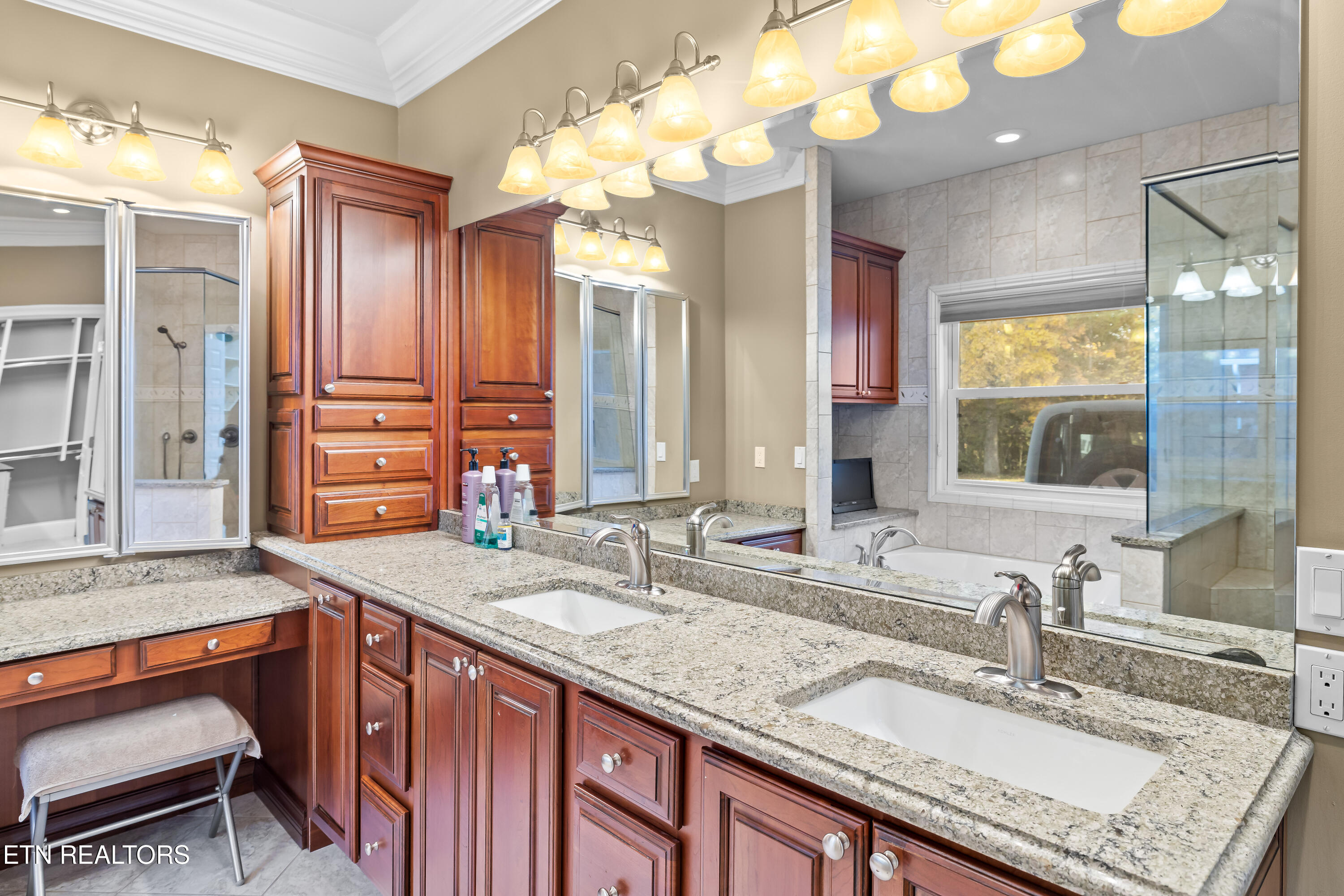 376 Thornton Drive Lenoir City TN 37772