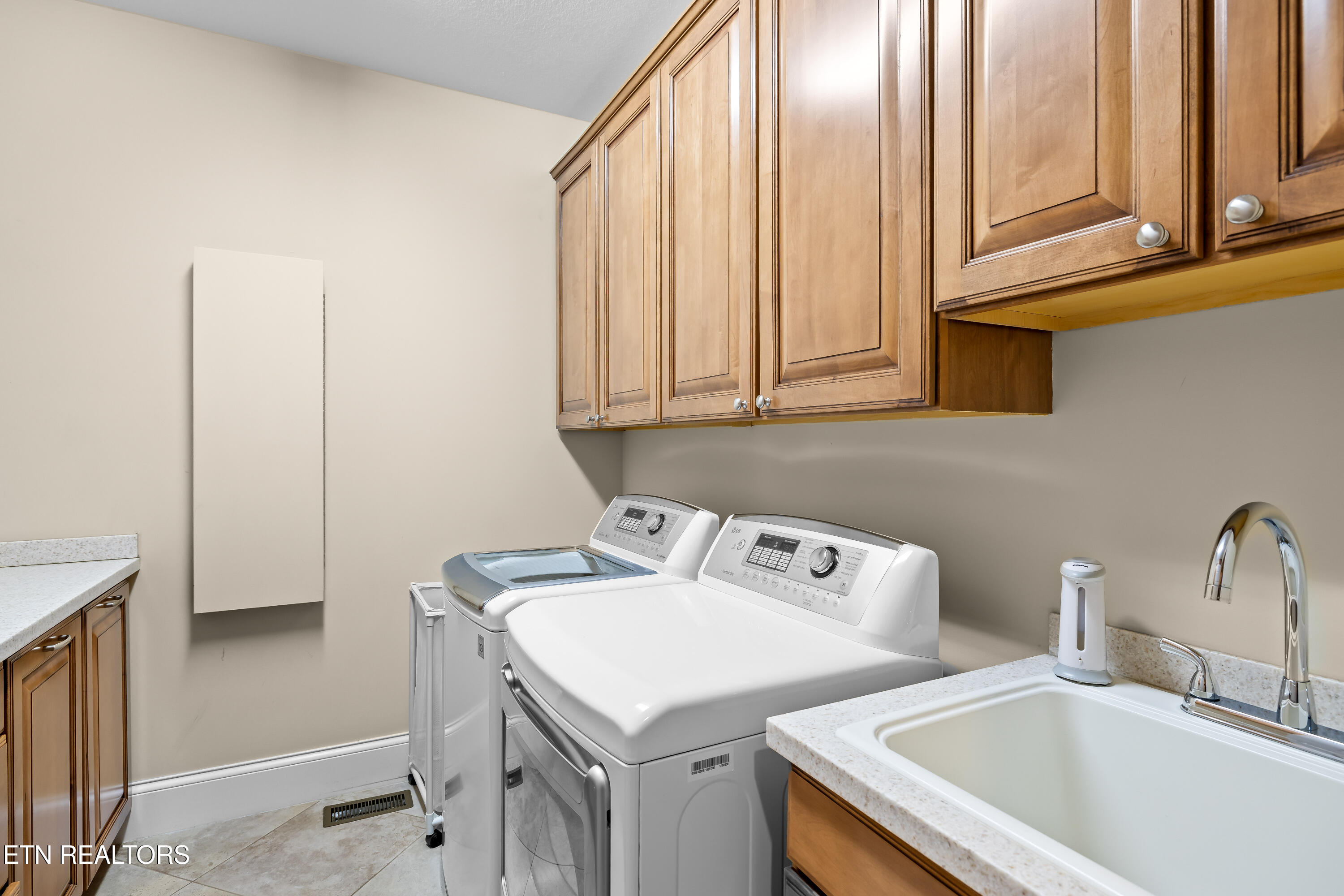 376 Thornton Drive Lenoir City TN 37772