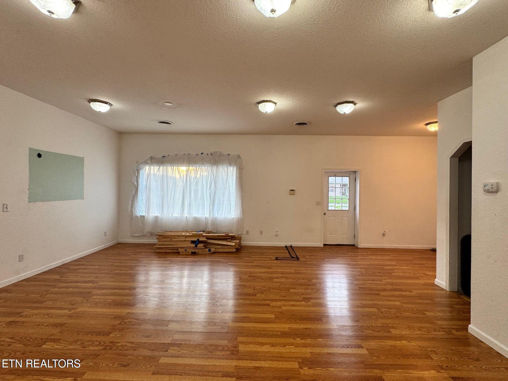 5521 S York Highway 5521 Highway Grimsley TN 38565