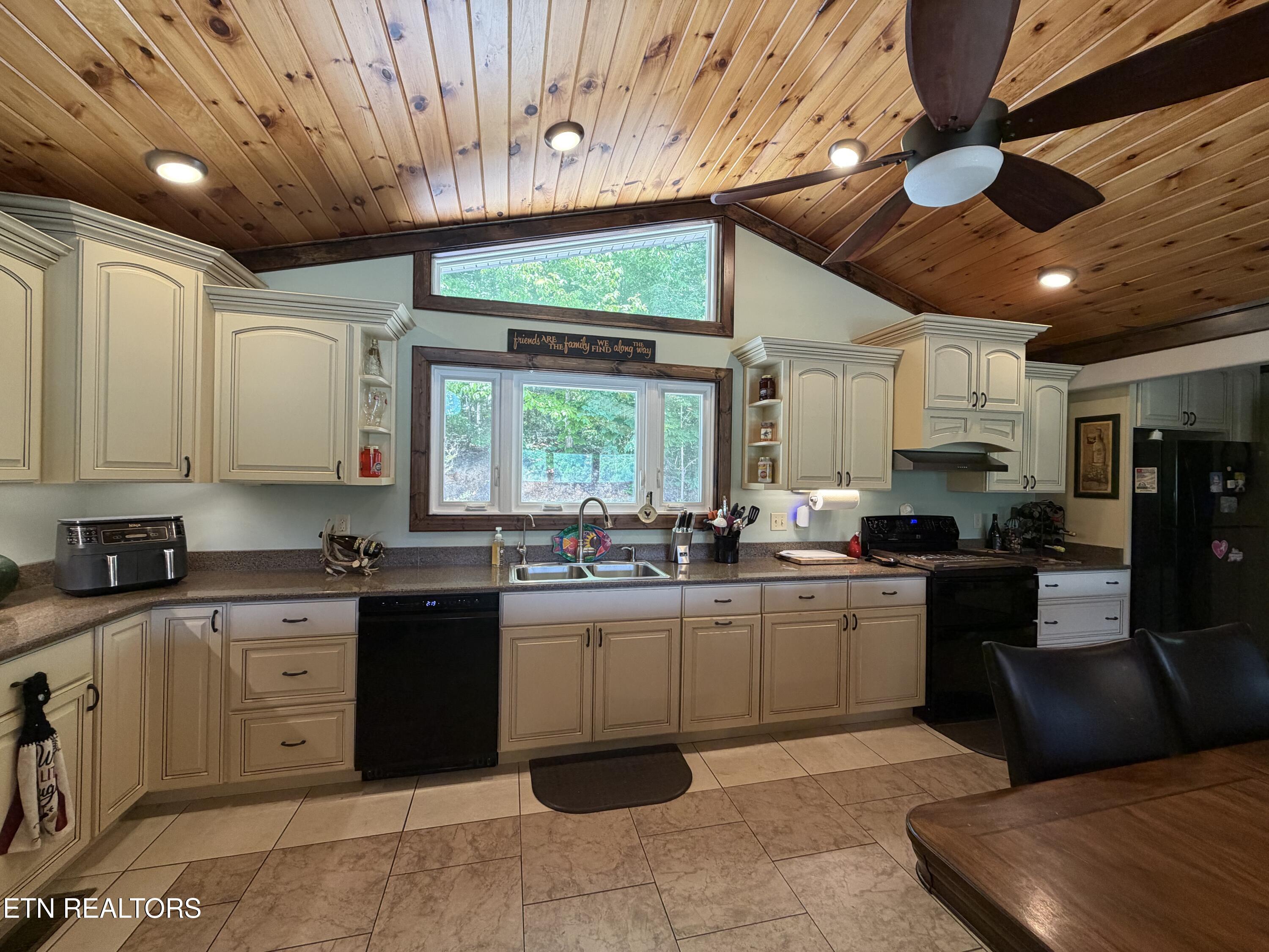 1910 Laramie Trail Dandridge TN 37725