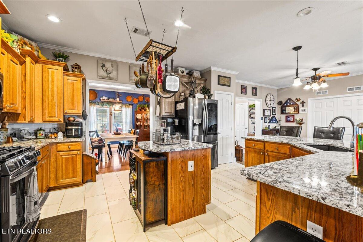 1048 Deerfield Way Lafollette TN 37766