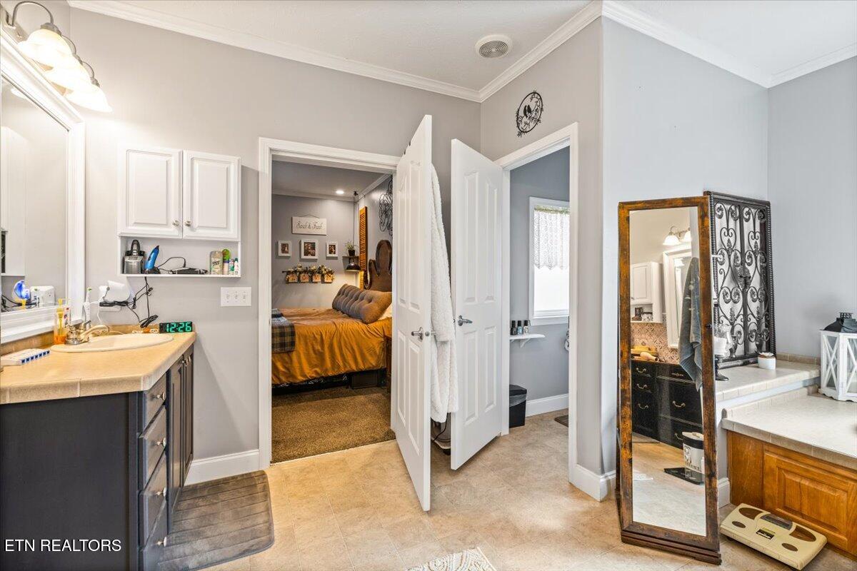 1048 Deerfield Way Lafollette TN 37766