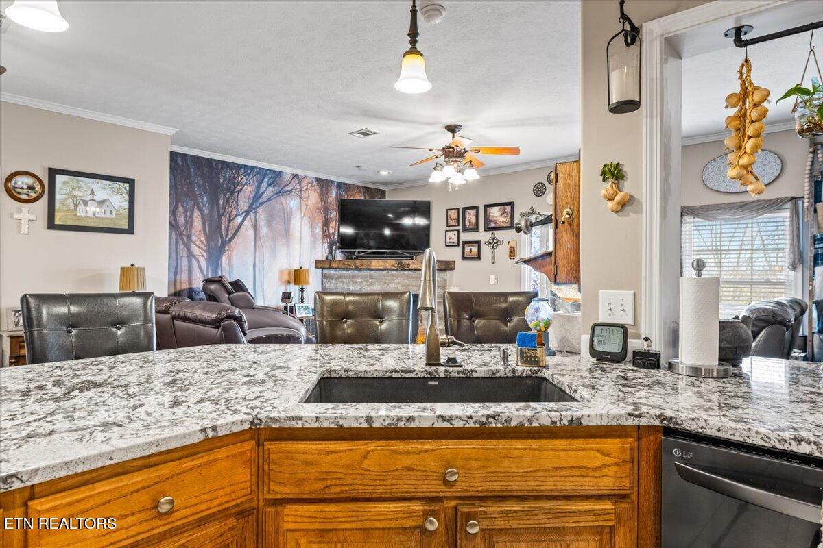 1048 Deerfield Way Lafollette TN 37766